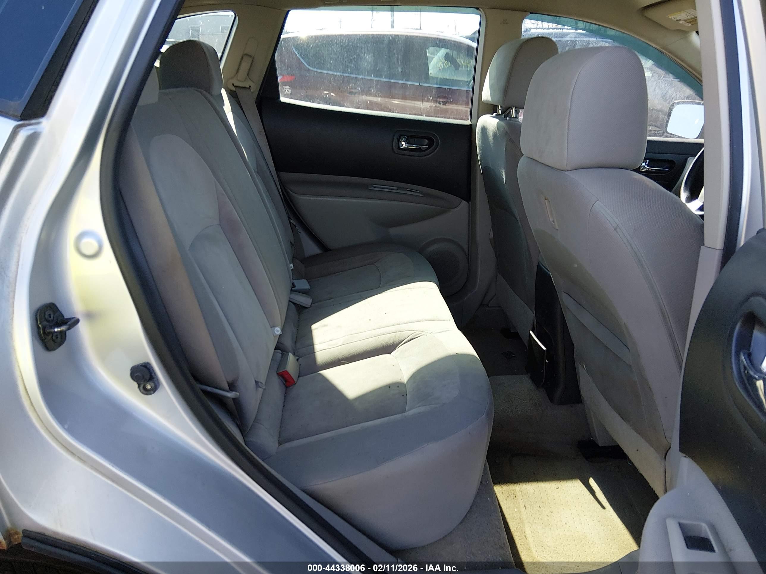 NISSAN ROGUE image 8