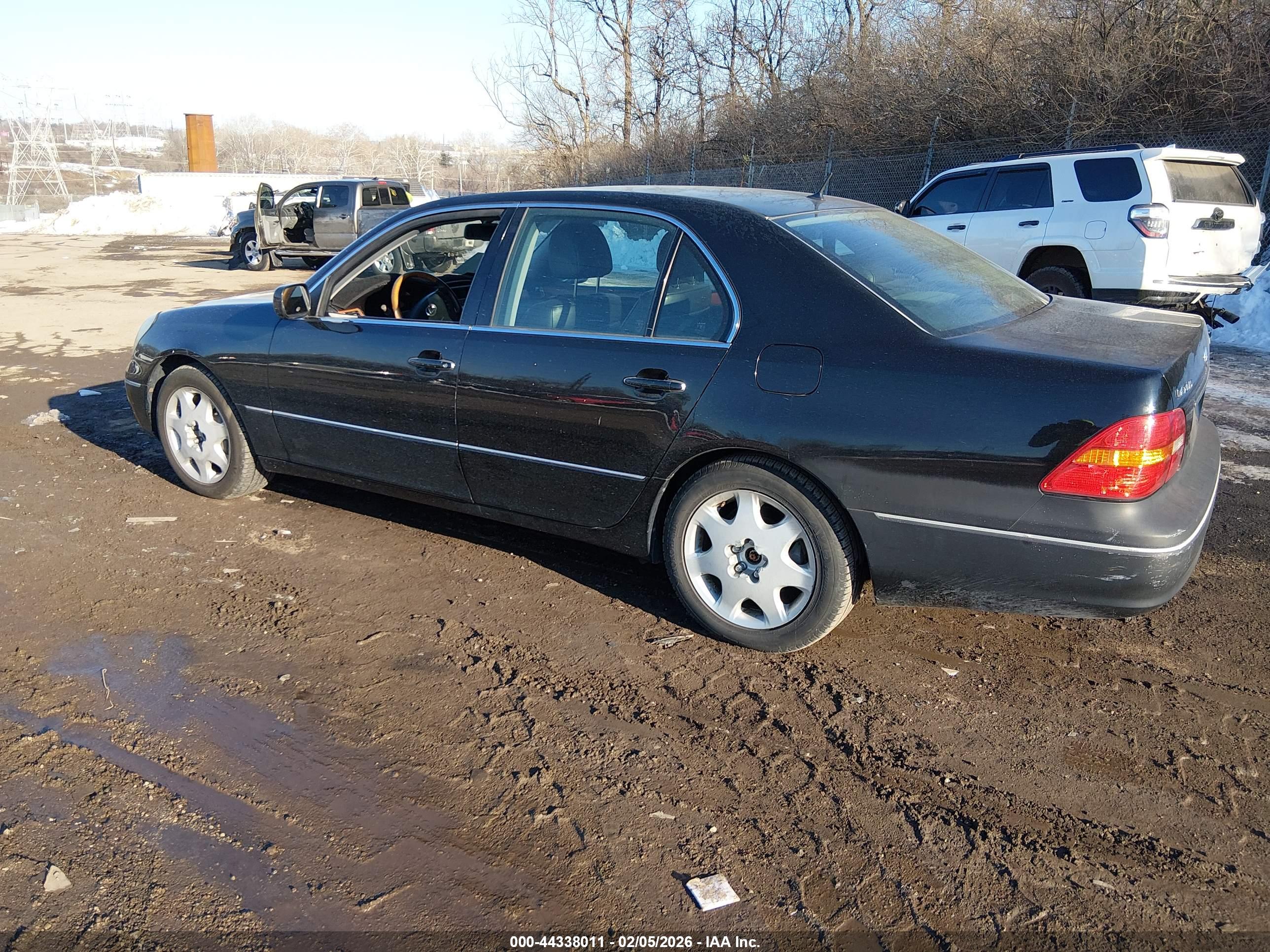 LEXUS LS image 3
