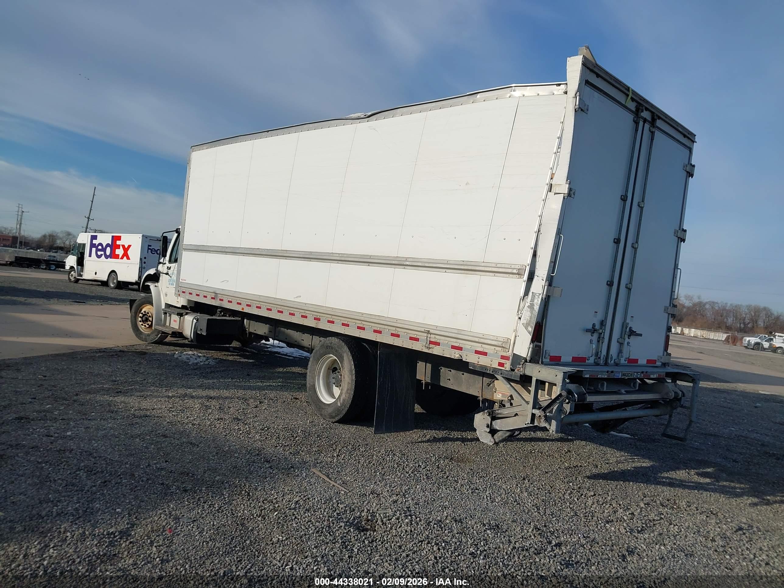 FREIGHTLINER M2 image 3
