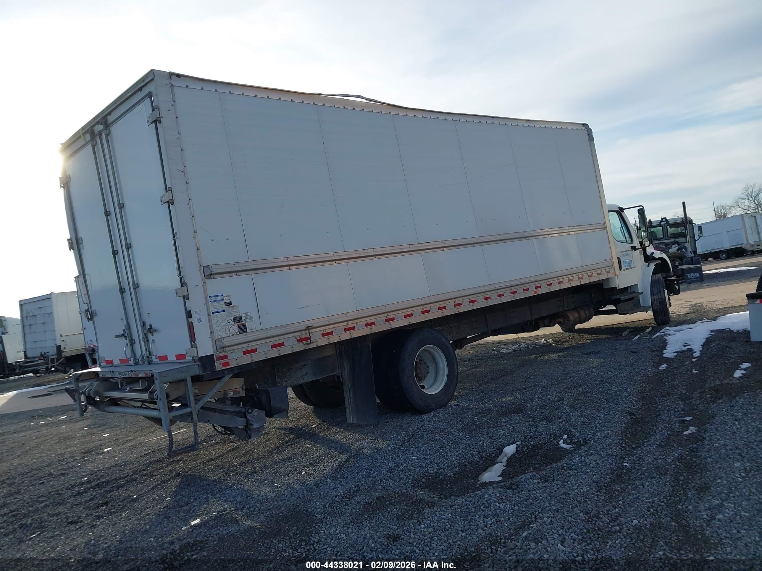 FREIGHTLINER M2 image 4