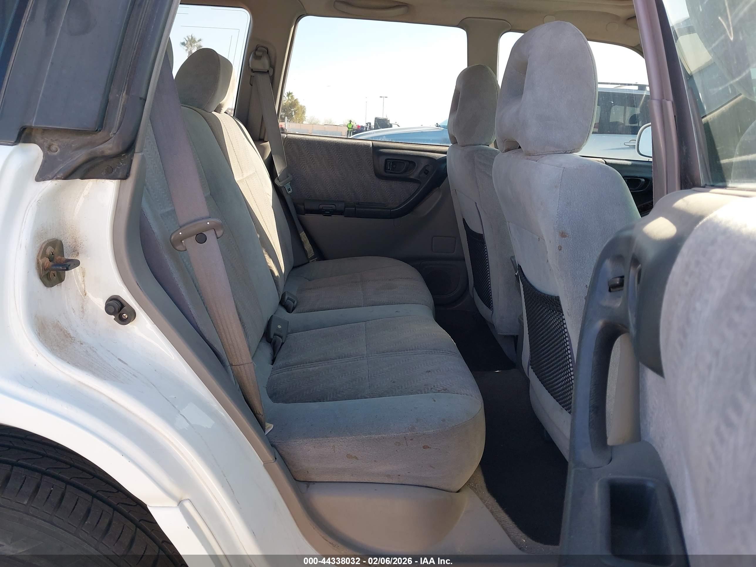 SUBARU FORESTER image 8