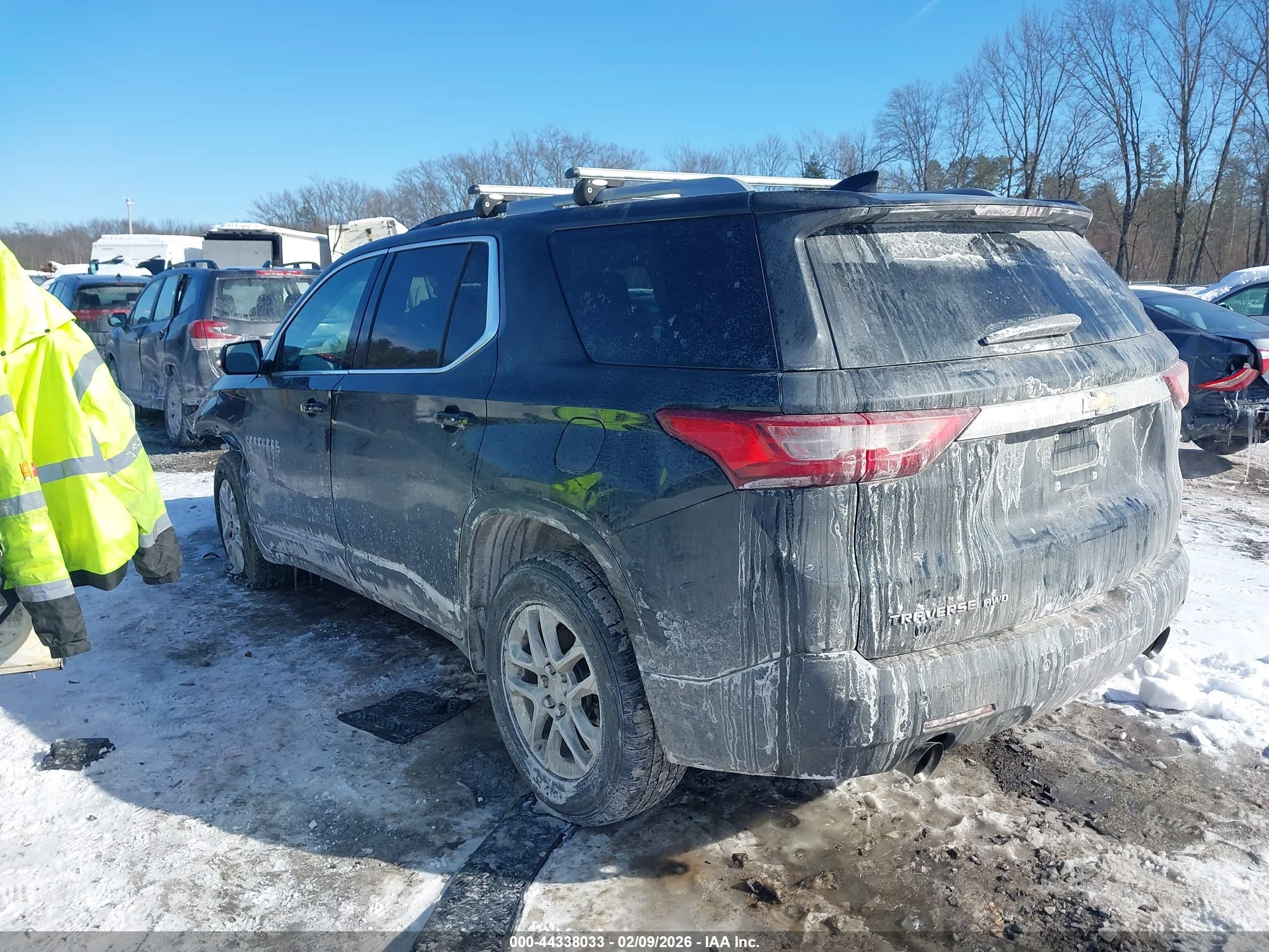 CHEVROLET TRAVERSE image 3