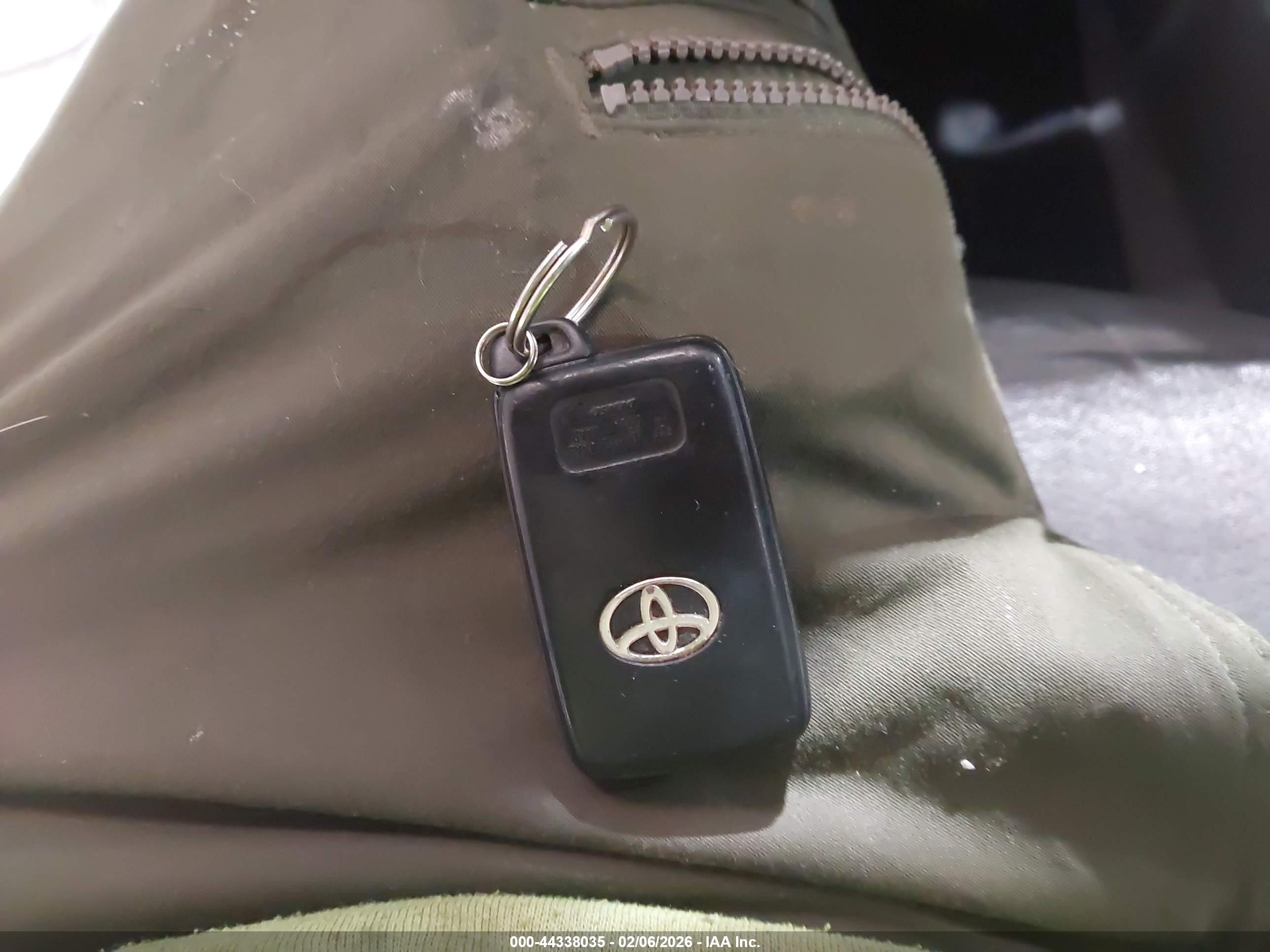 TOYOTA PRIUS image 11