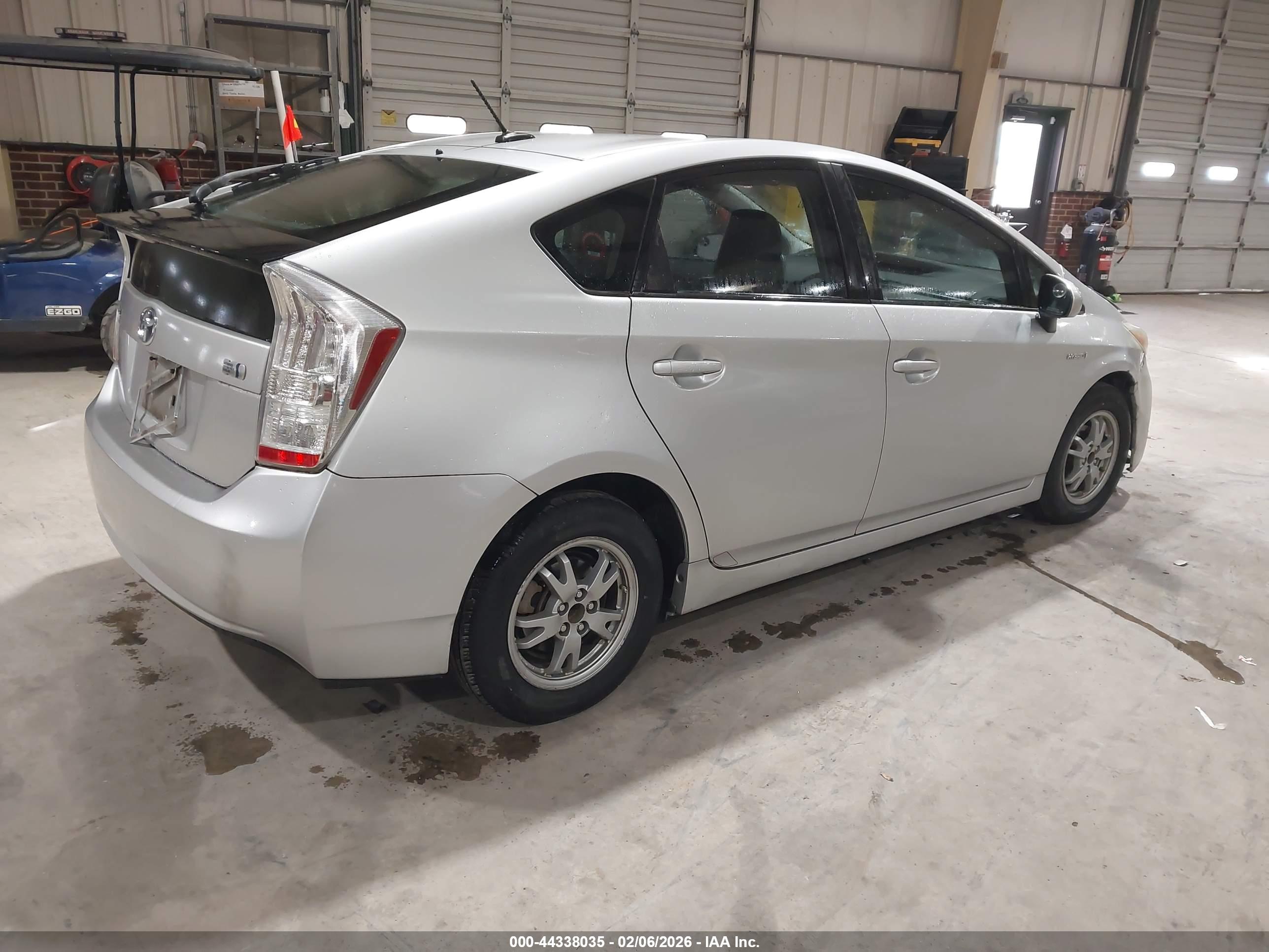 TOYOTA PRIUS image 4