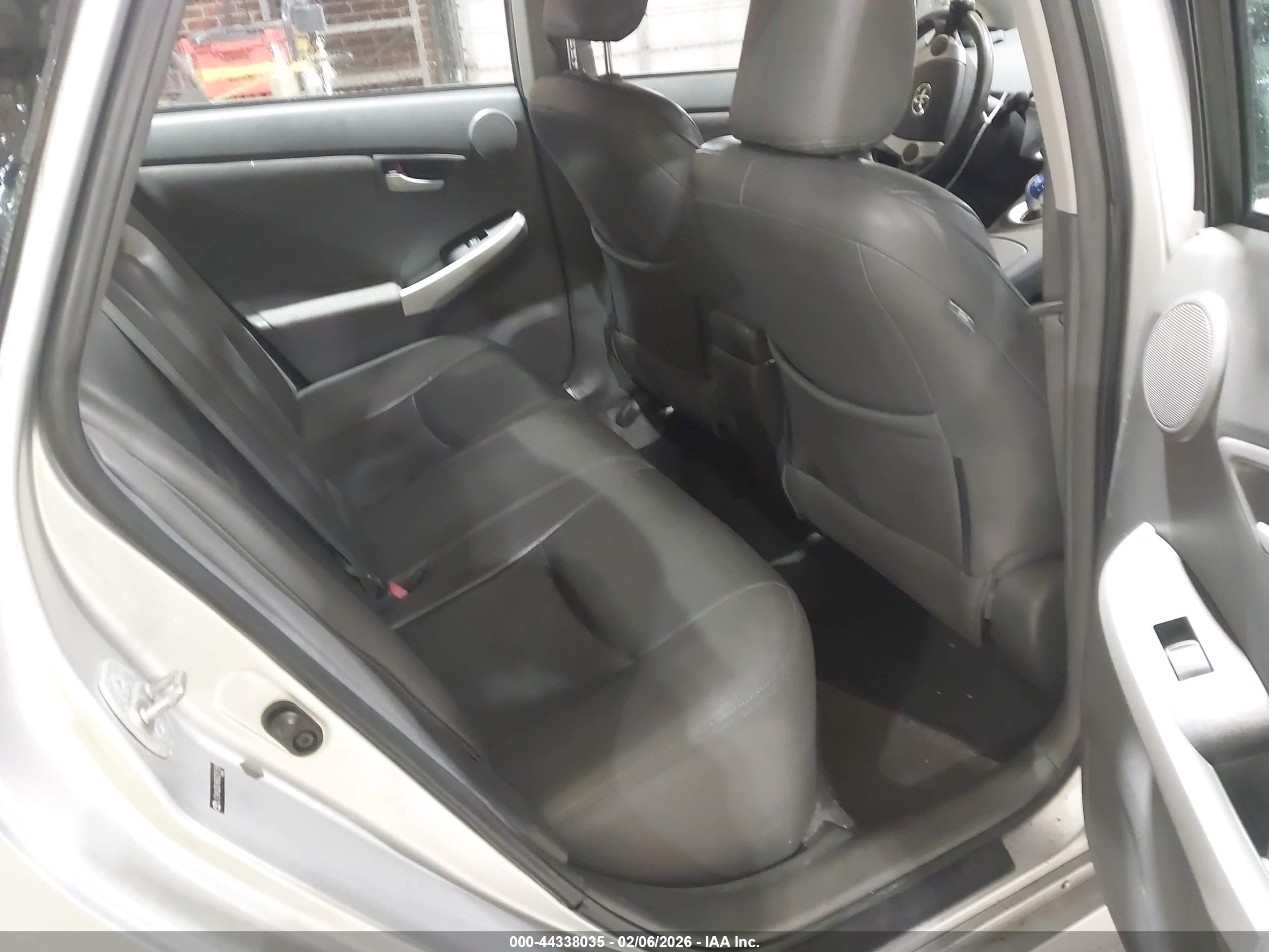 TOYOTA PRIUS image 8