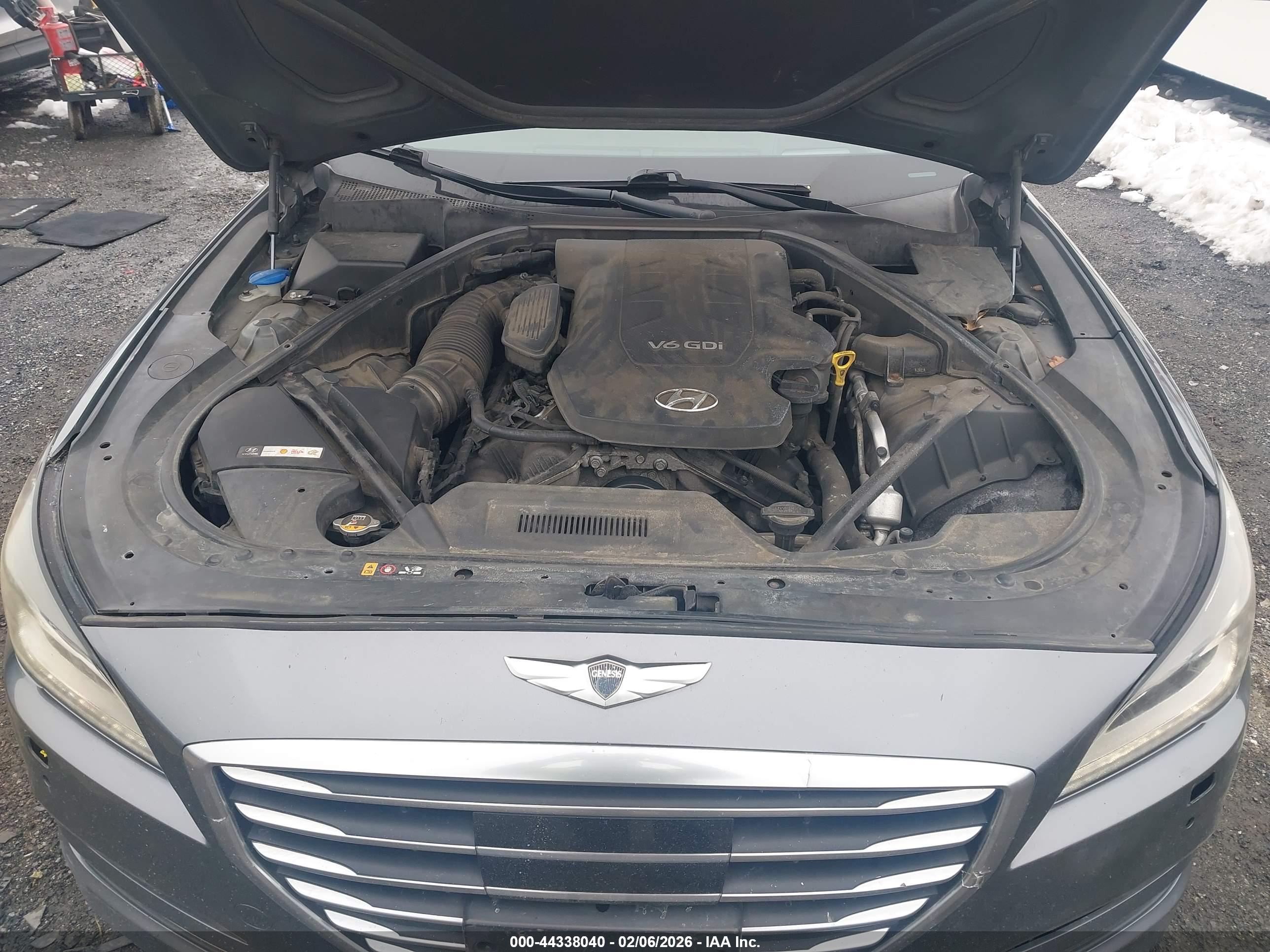 HYUNDAI GENESIS image 10