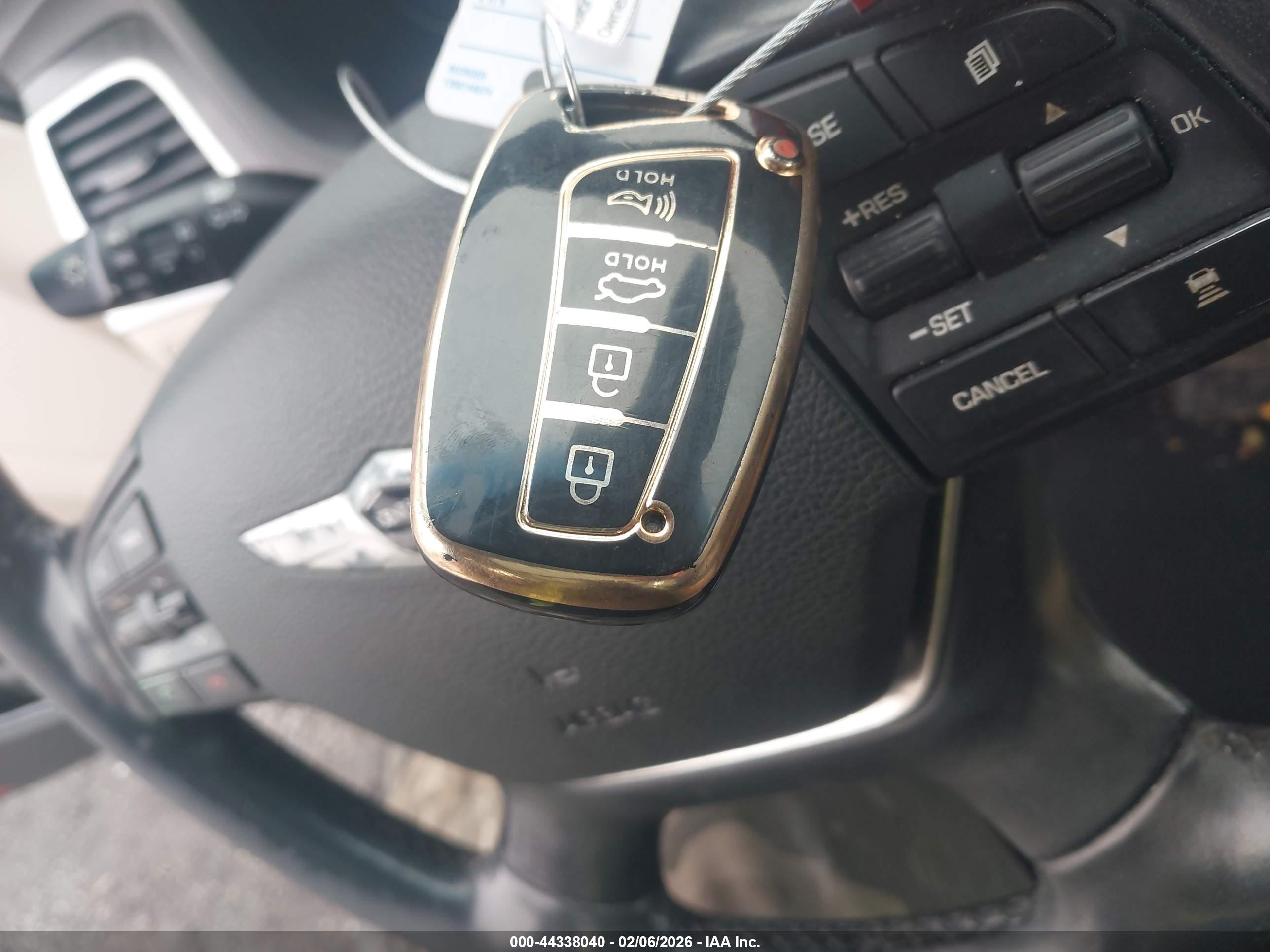 HYUNDAI GENESIS image 11