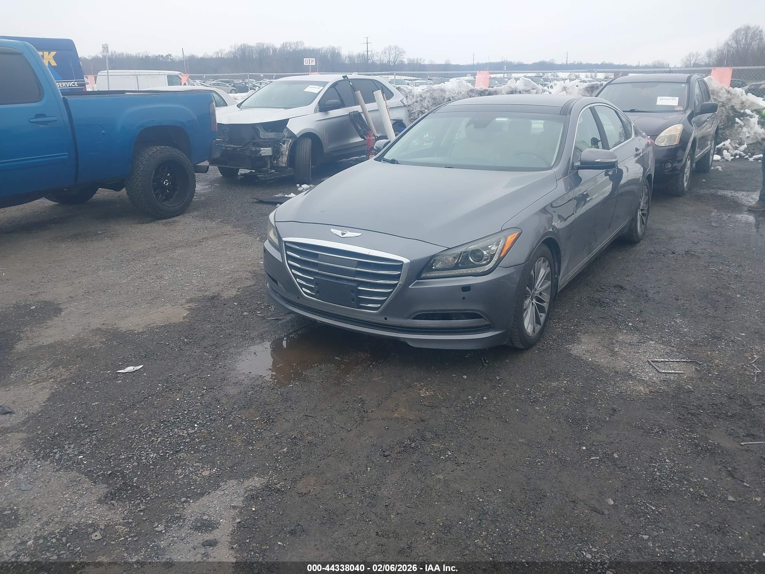 HYUNDAI GENESIS image 2