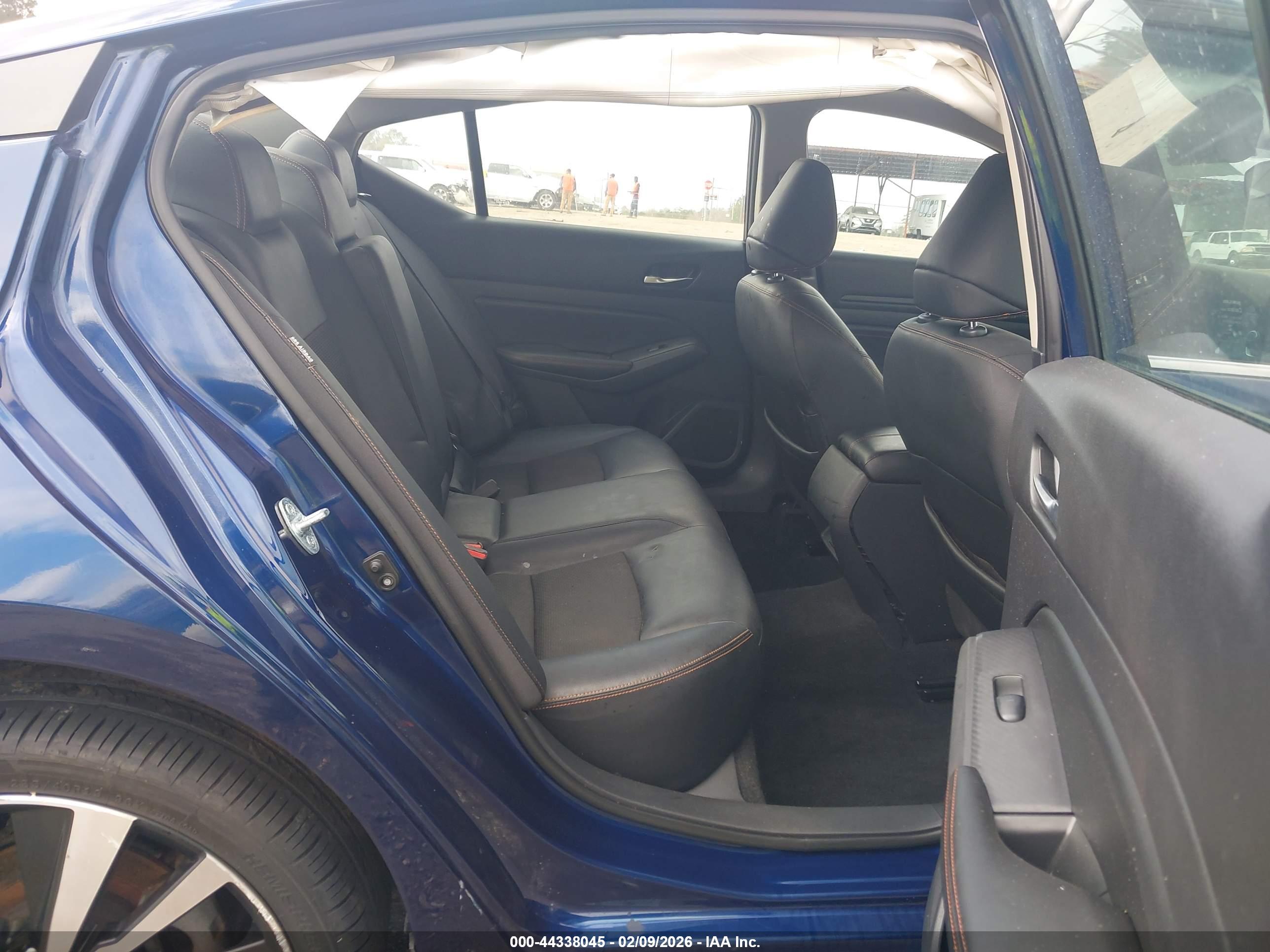 NISSAN ALTIMA image 8