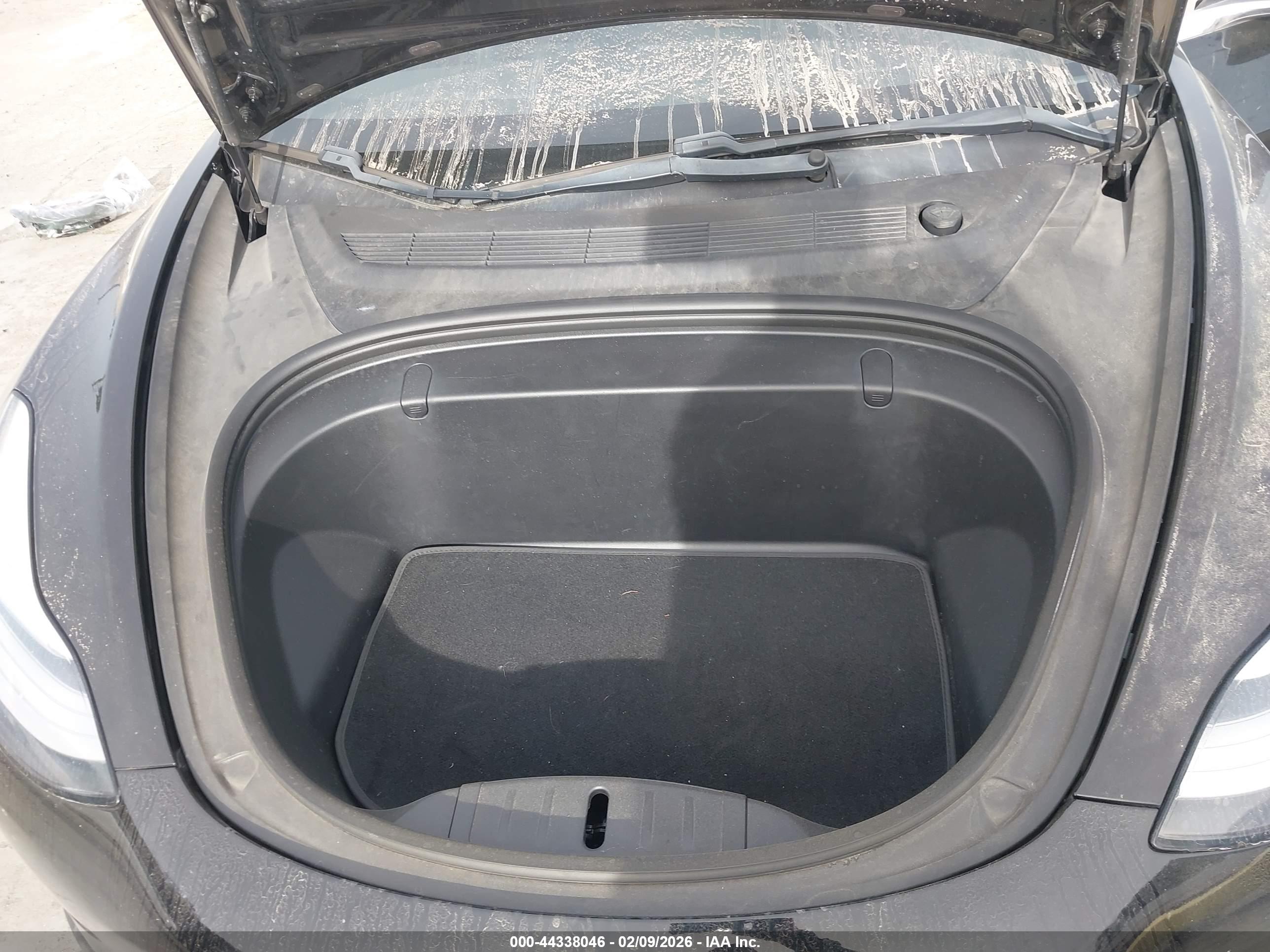 TESLA MODEL image 10