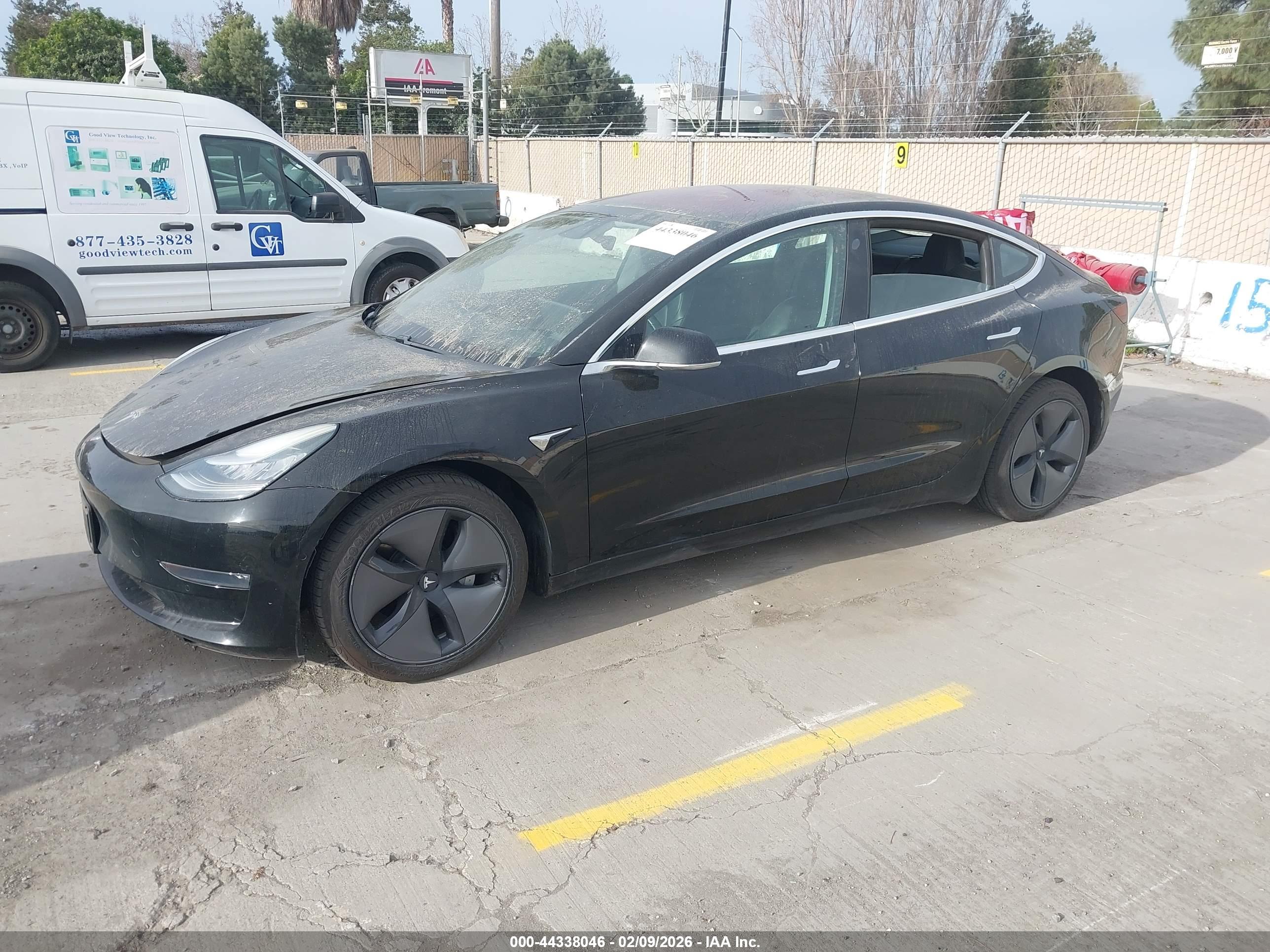 TESLA MODEL image 2