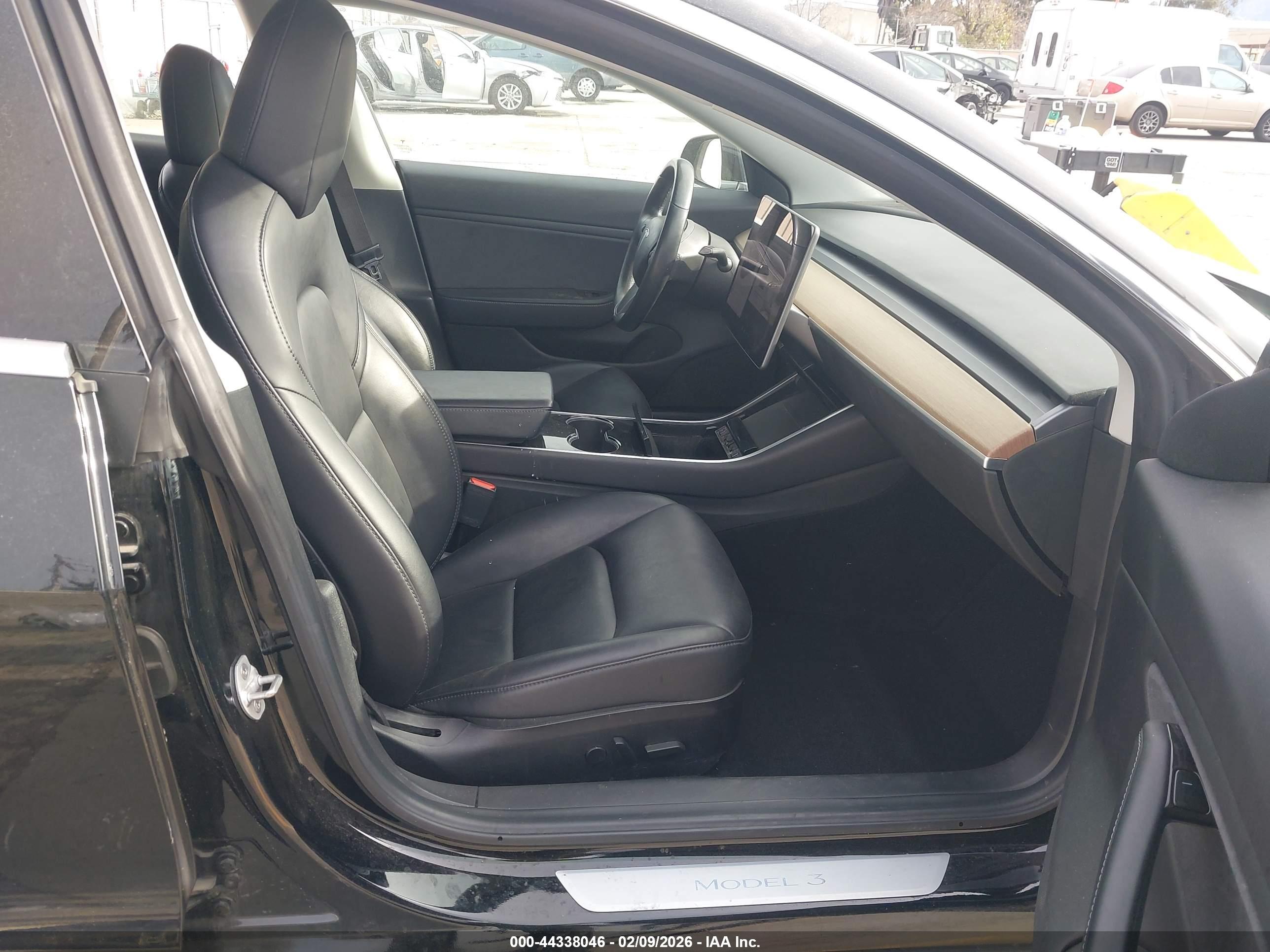 TESLA MODEL image 5