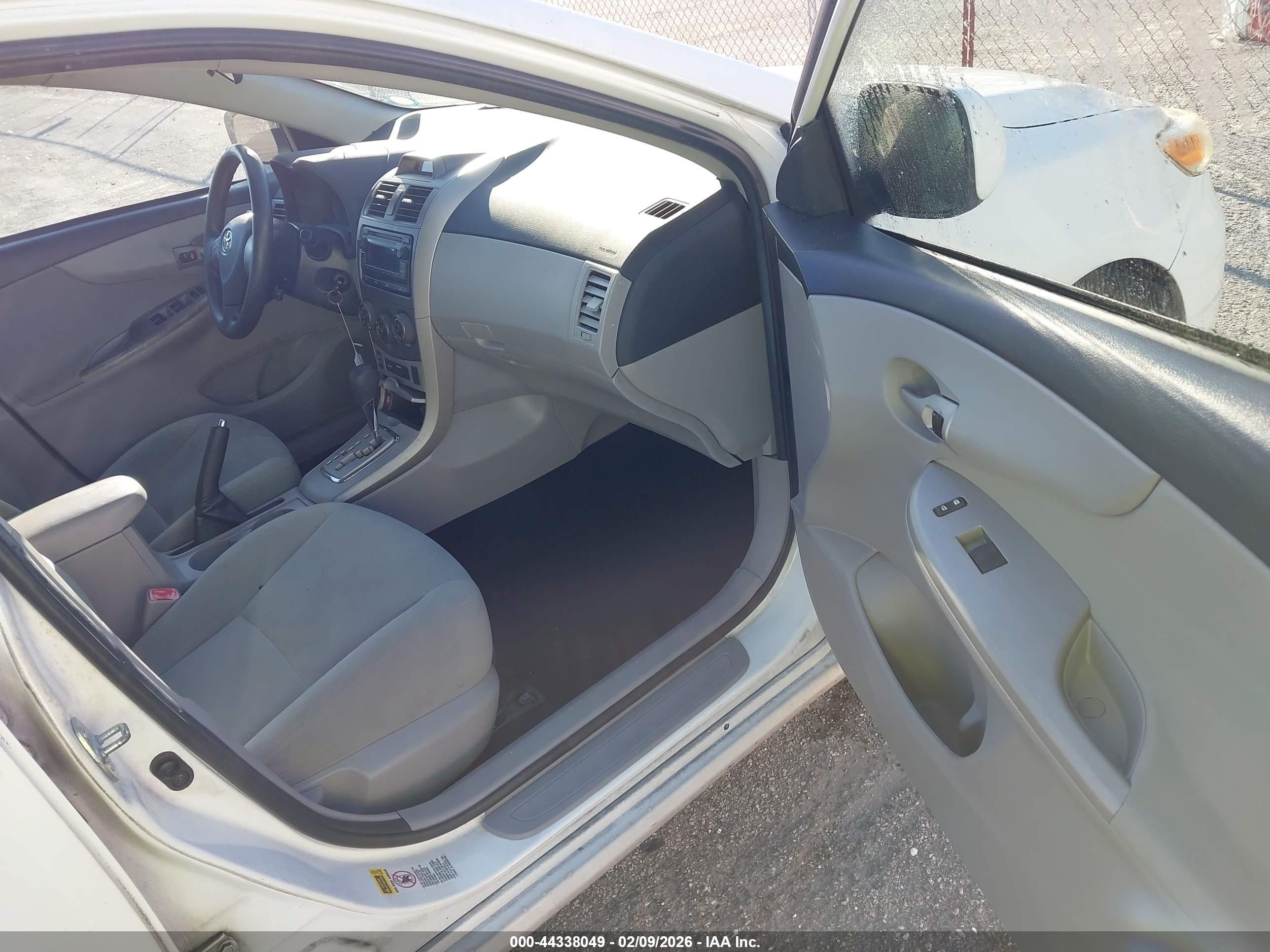 TOYOTA COROLLA image 5