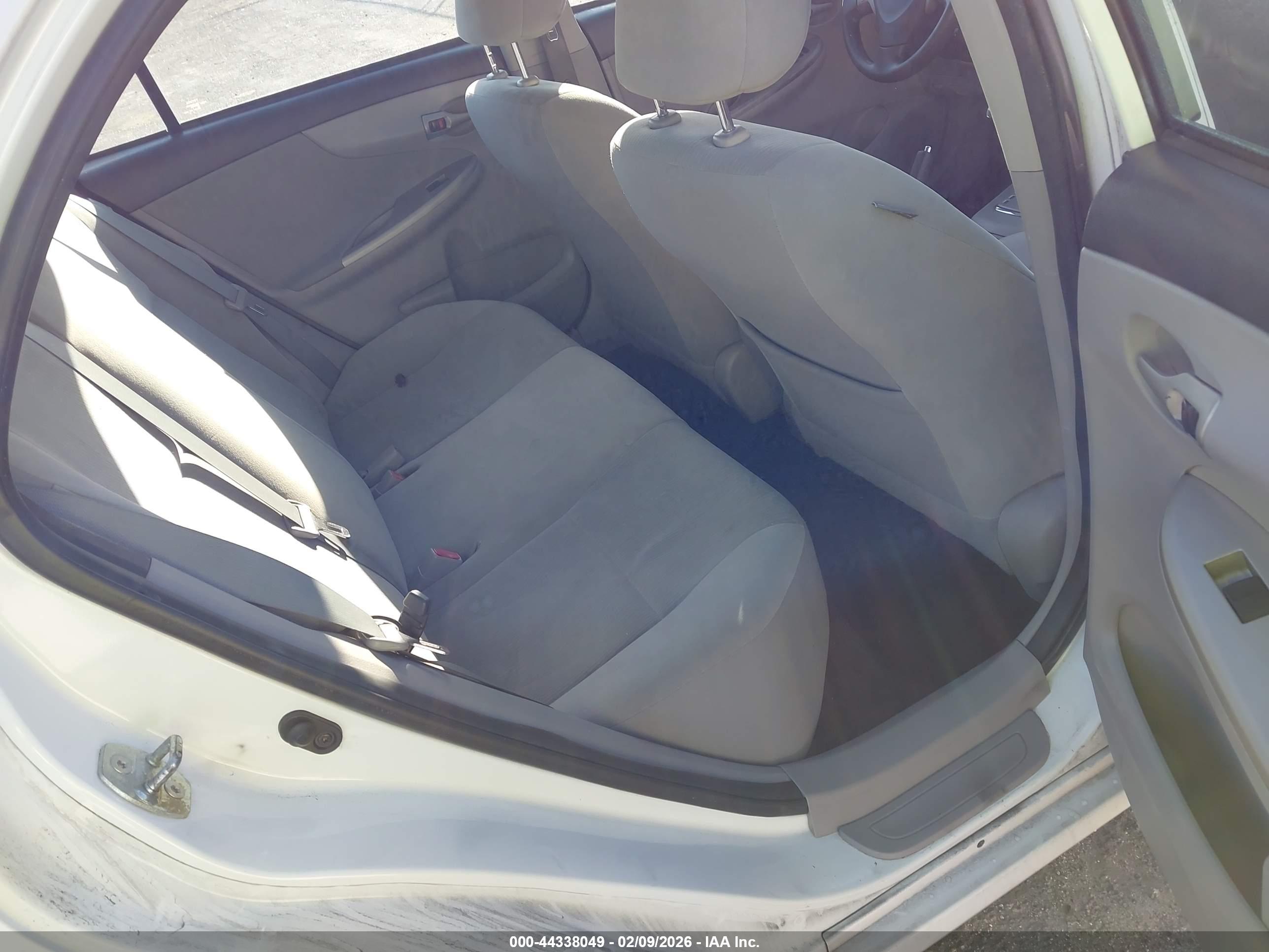TOYOTA COROLLA image 8