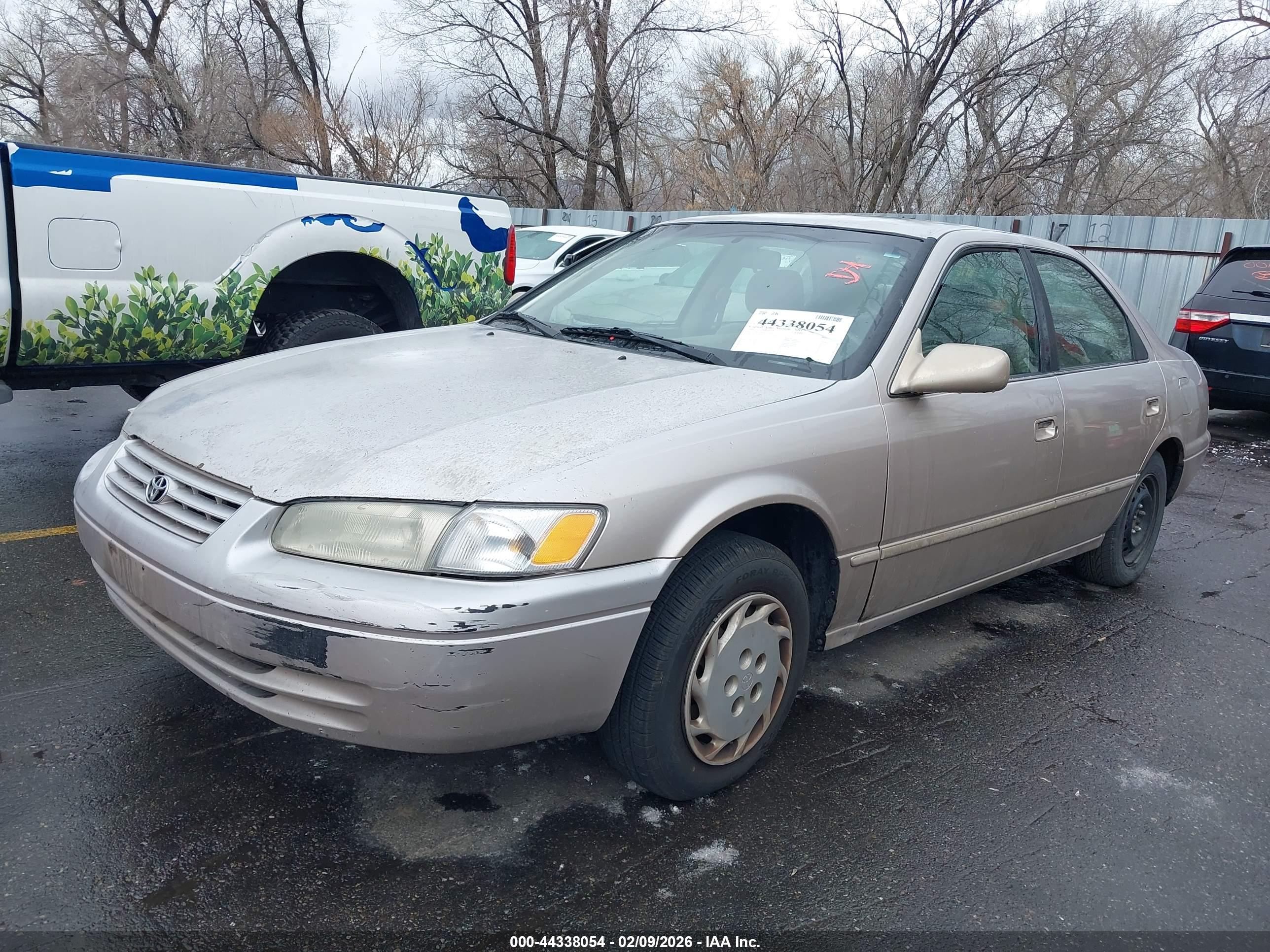 TOYOTA CAMRY image 2