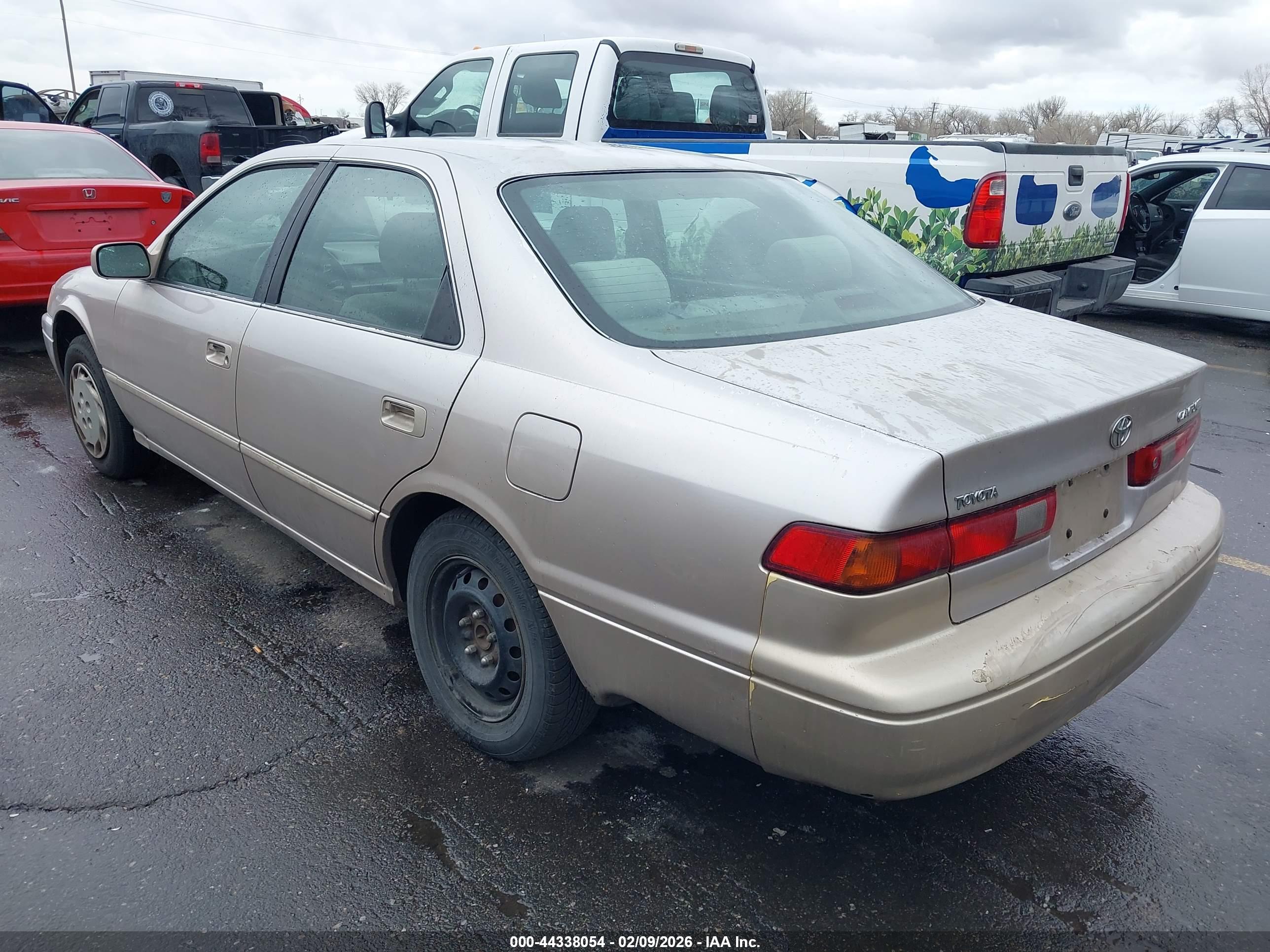 TOYOTA CAMRY image 3