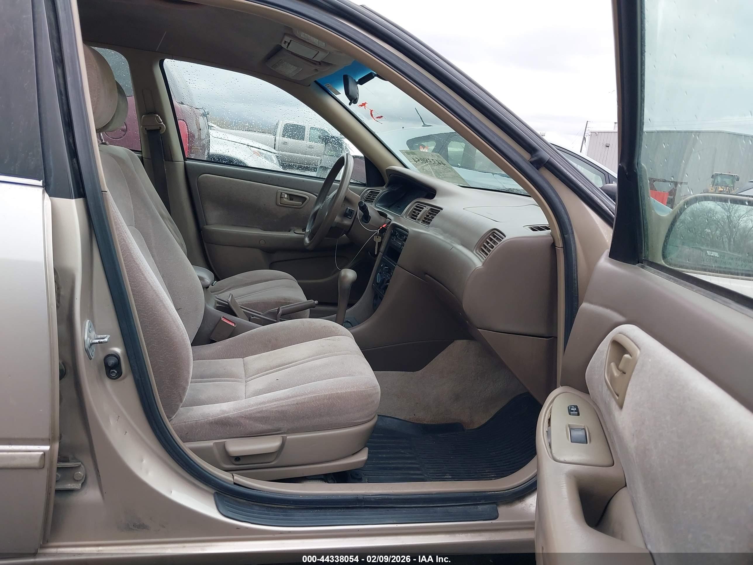 TOYOTA CAMRY image 5
