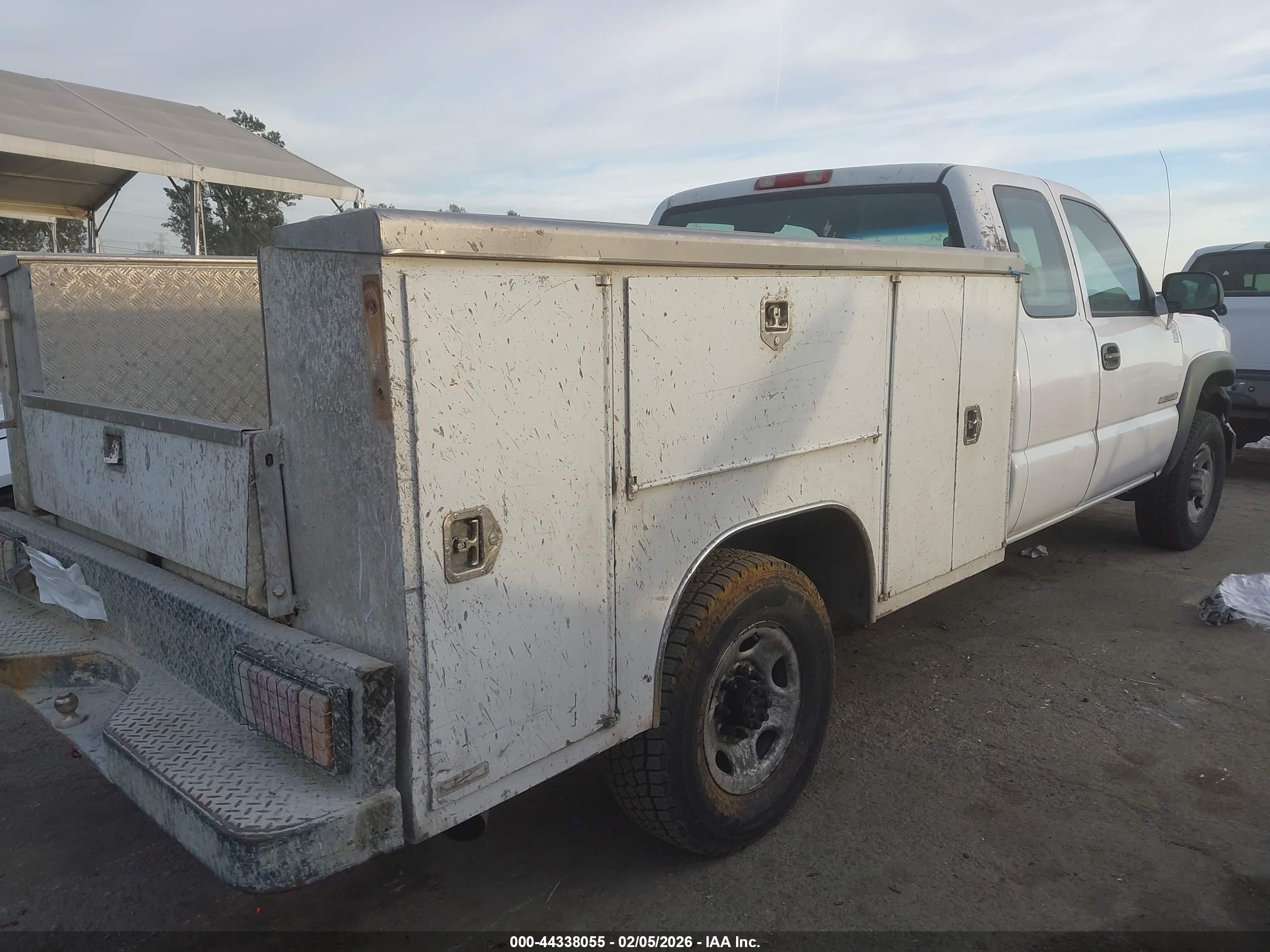 CHEVROLET SILVERADO image 4