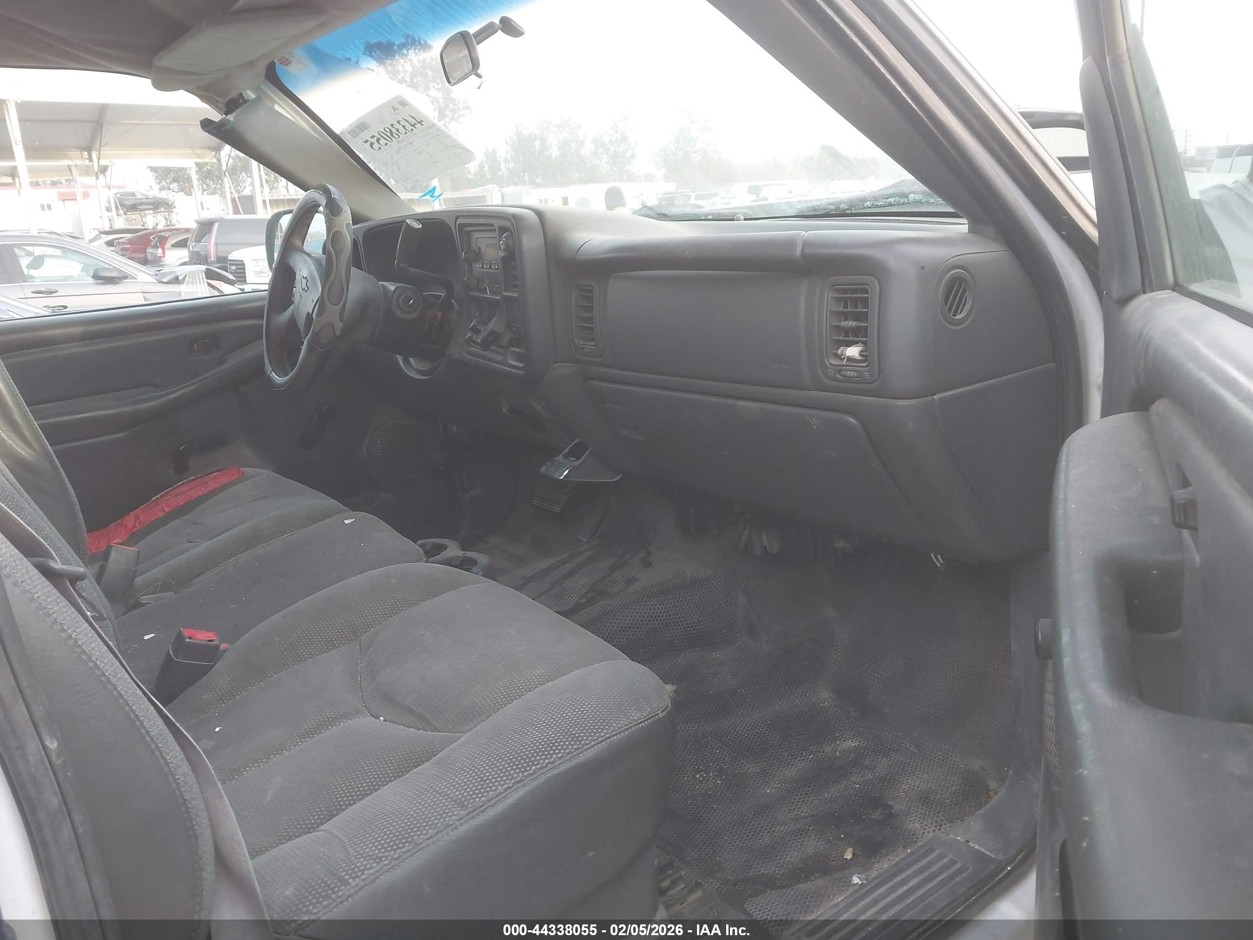 CHEVROLET SILVERADO image 5