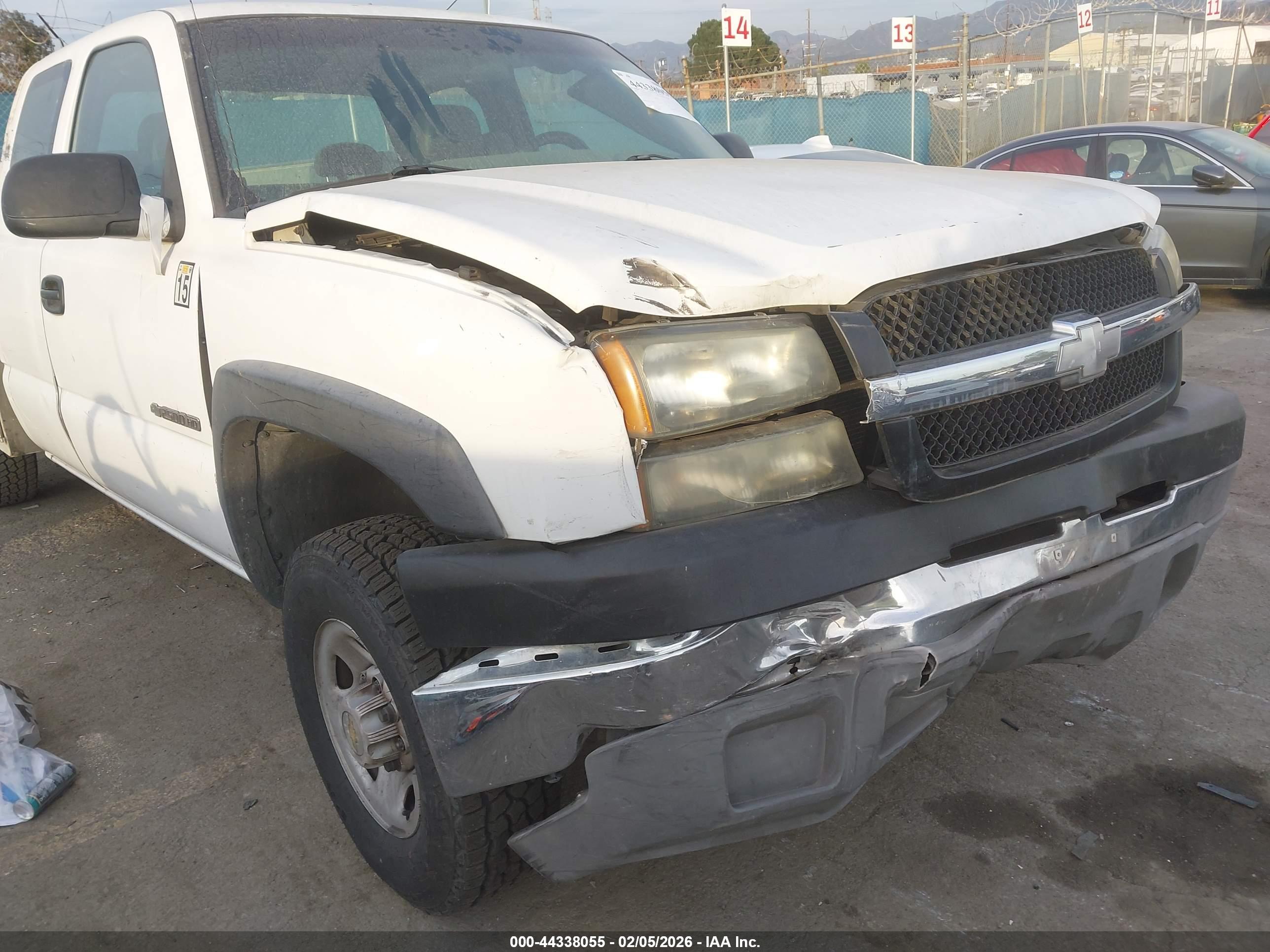CHEVROLET SILVERADO image 6