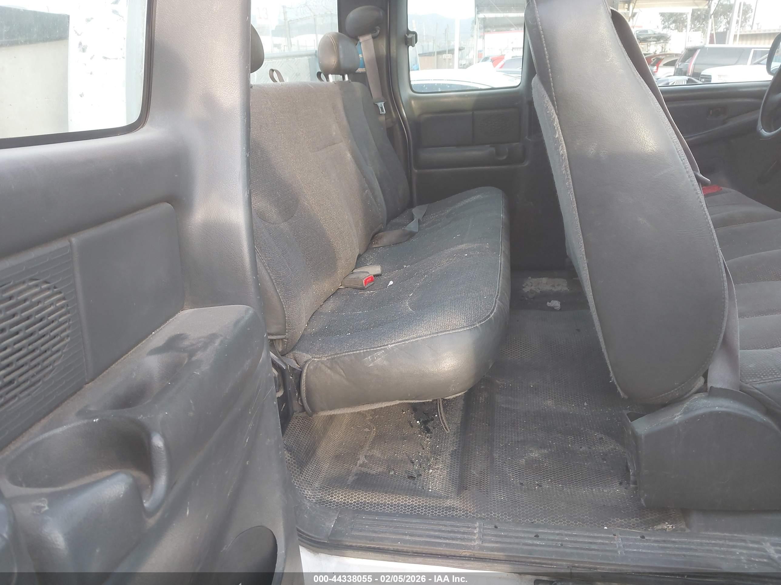 CHEVROLET SILVERADO image 8