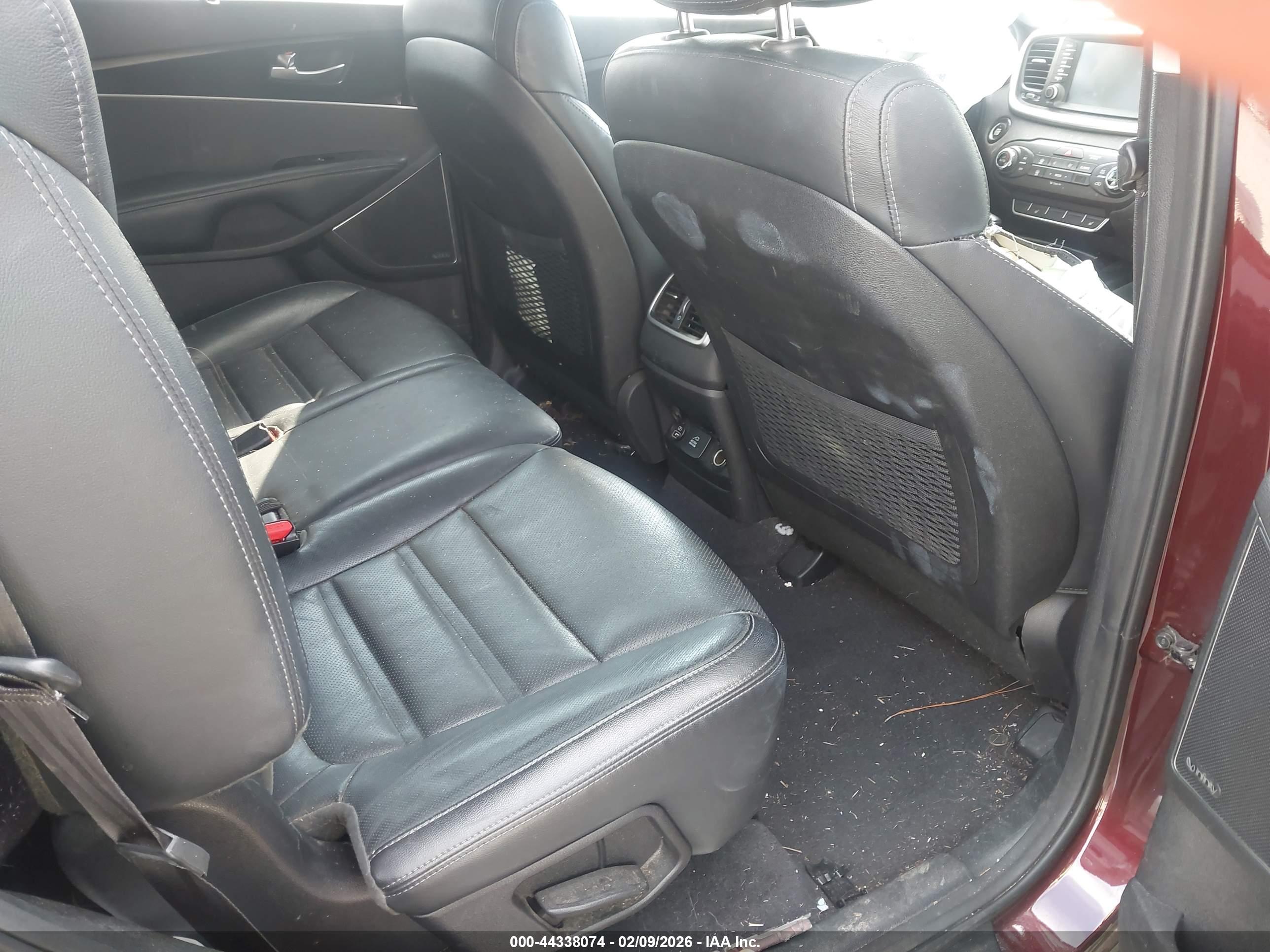 KIA SORENTO image 8
