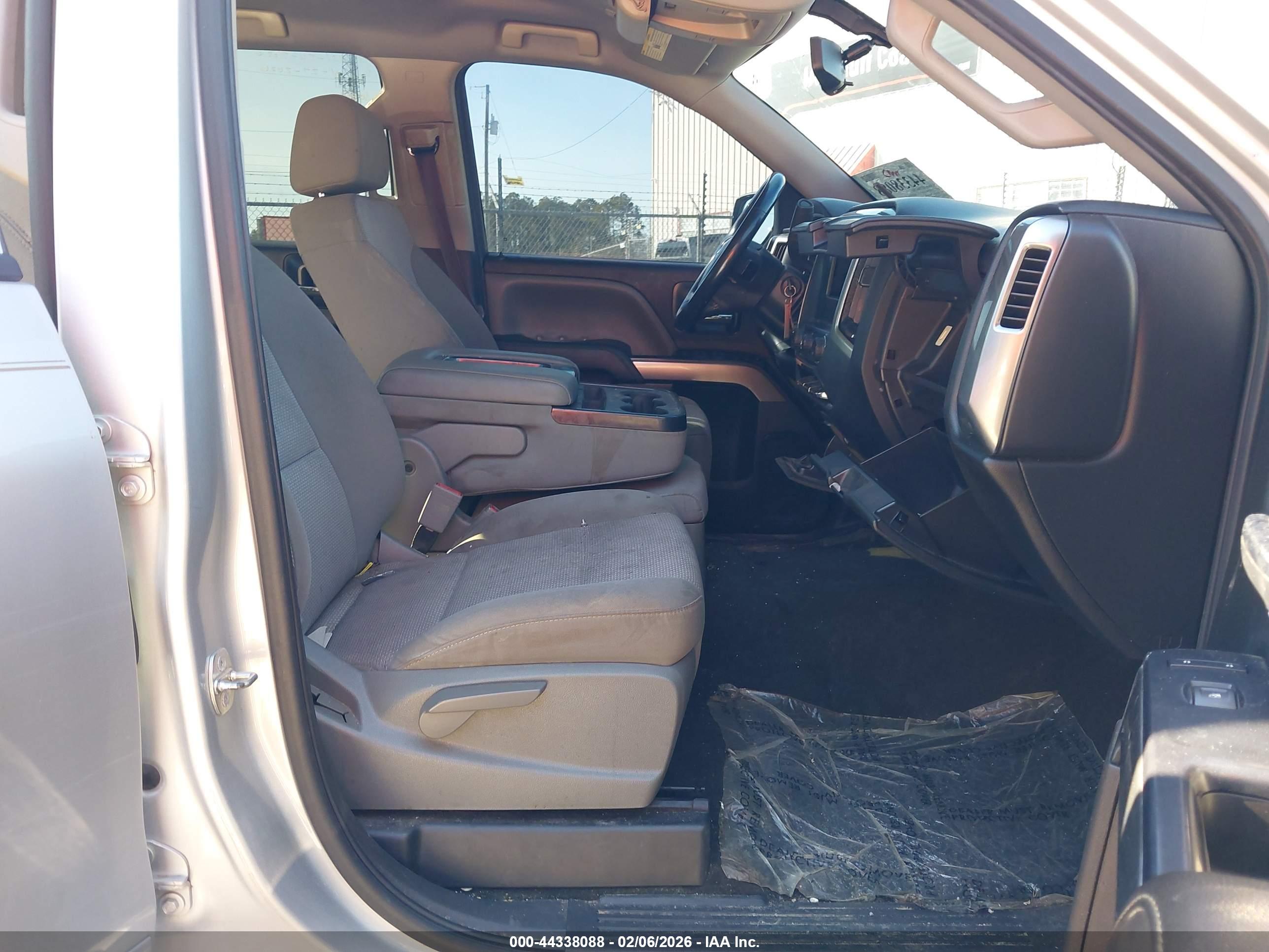 CHEVROLET SILVERADO image 5