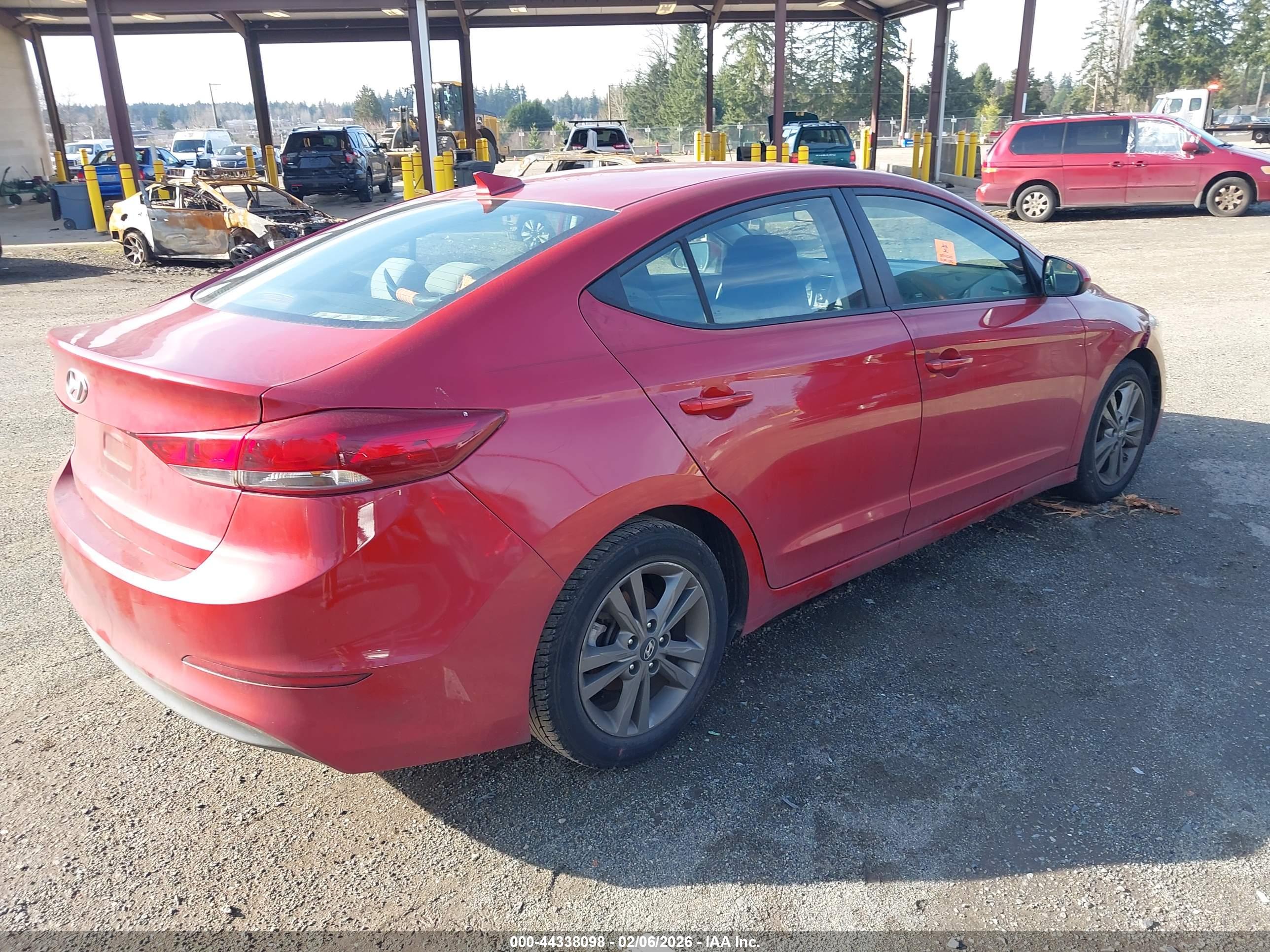 HYUNDAI ELANTRA image 4