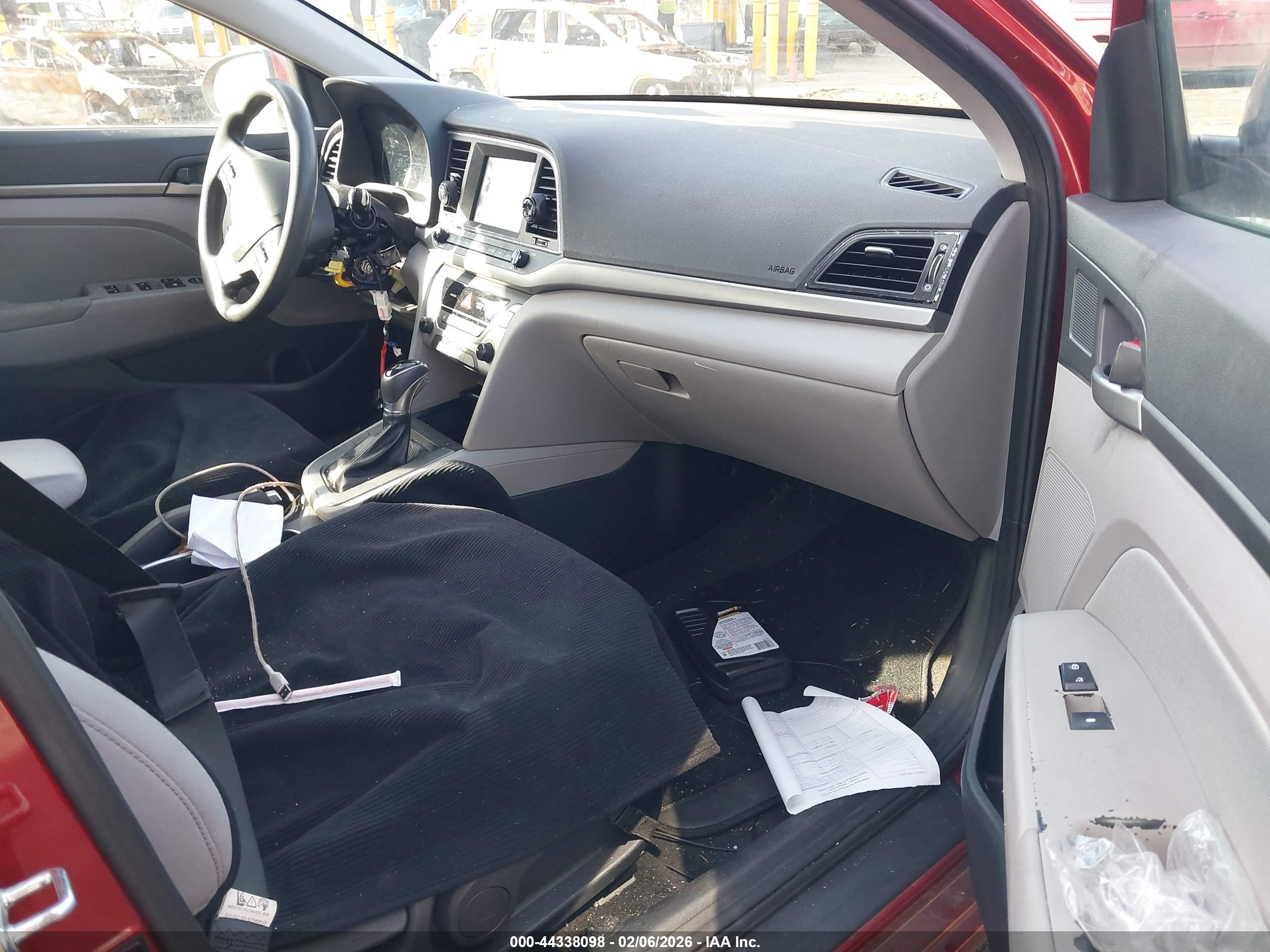 HYUNDAI ELANTRA image 5