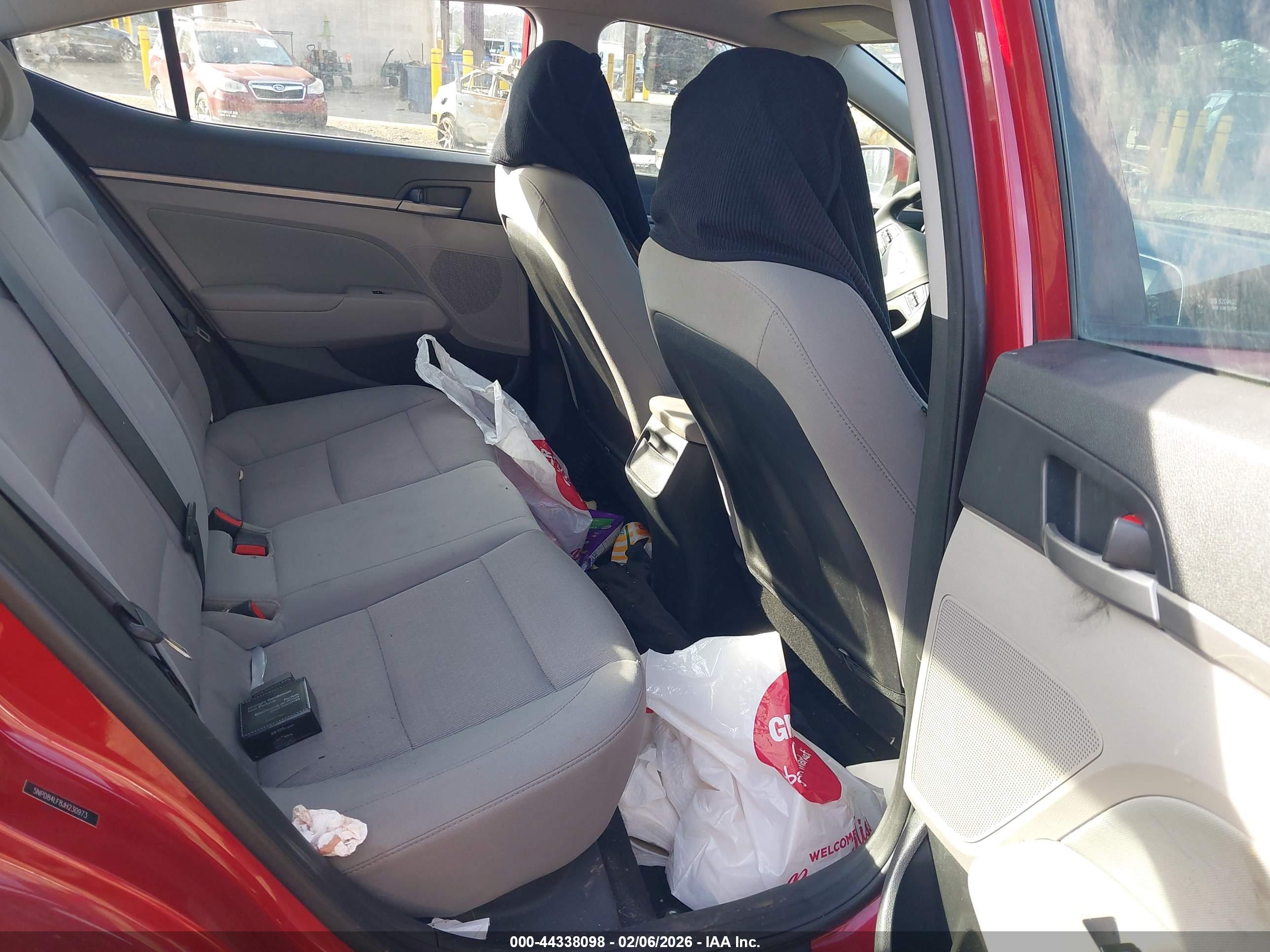 HYUNDAI ELANTRA image 8