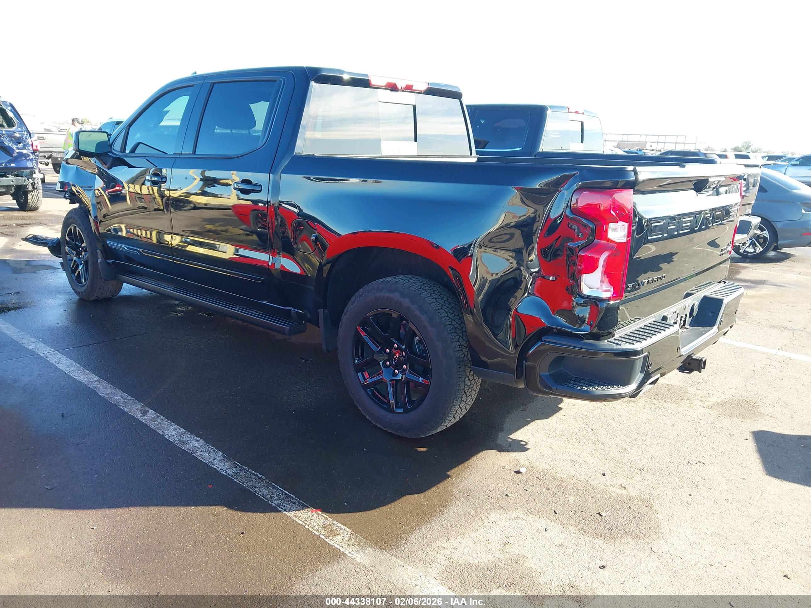CHEVROLET SILVERADO image 3