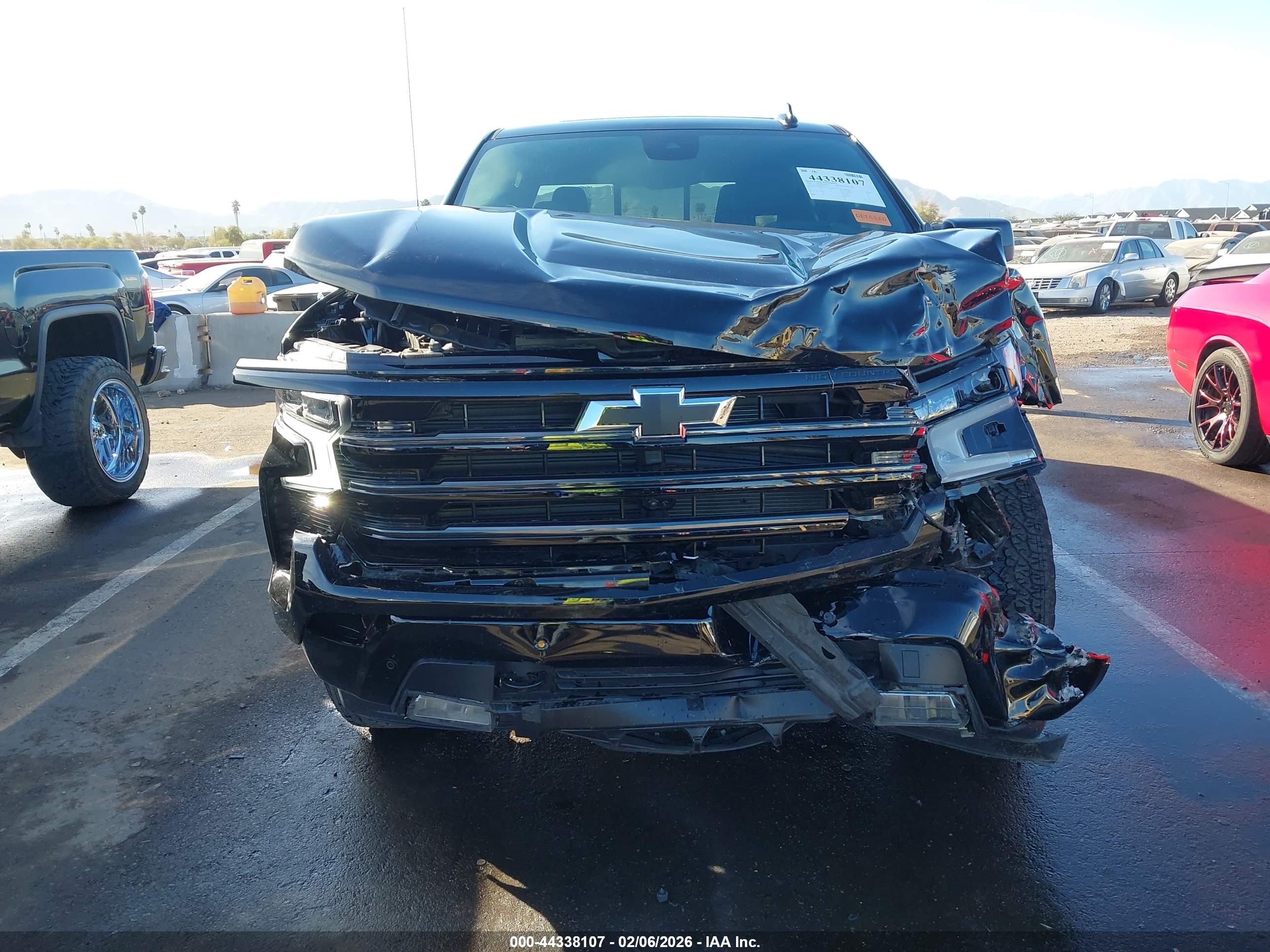 CHEVROLET SILVERADO image 6