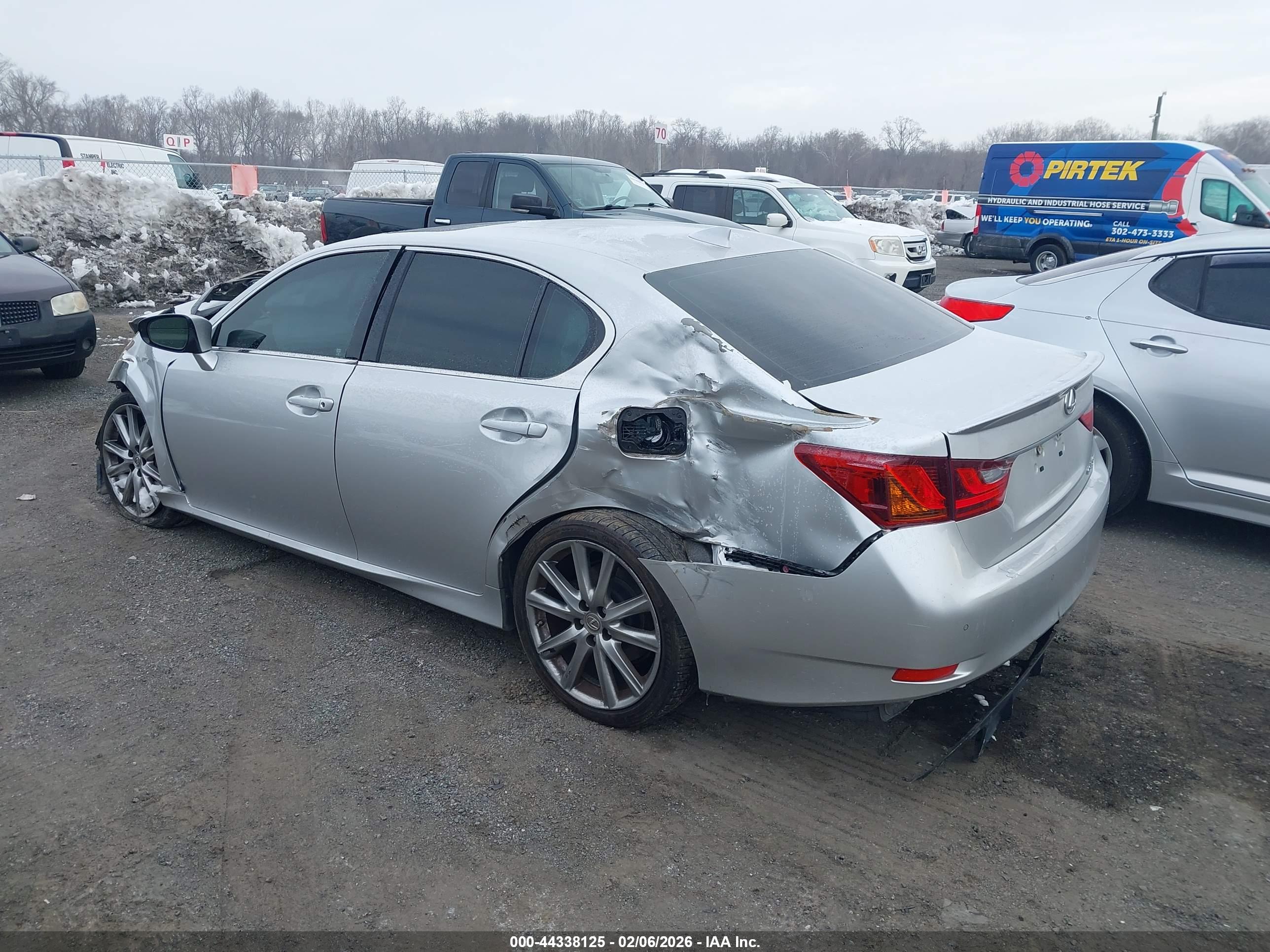 LEXUS GS image 3