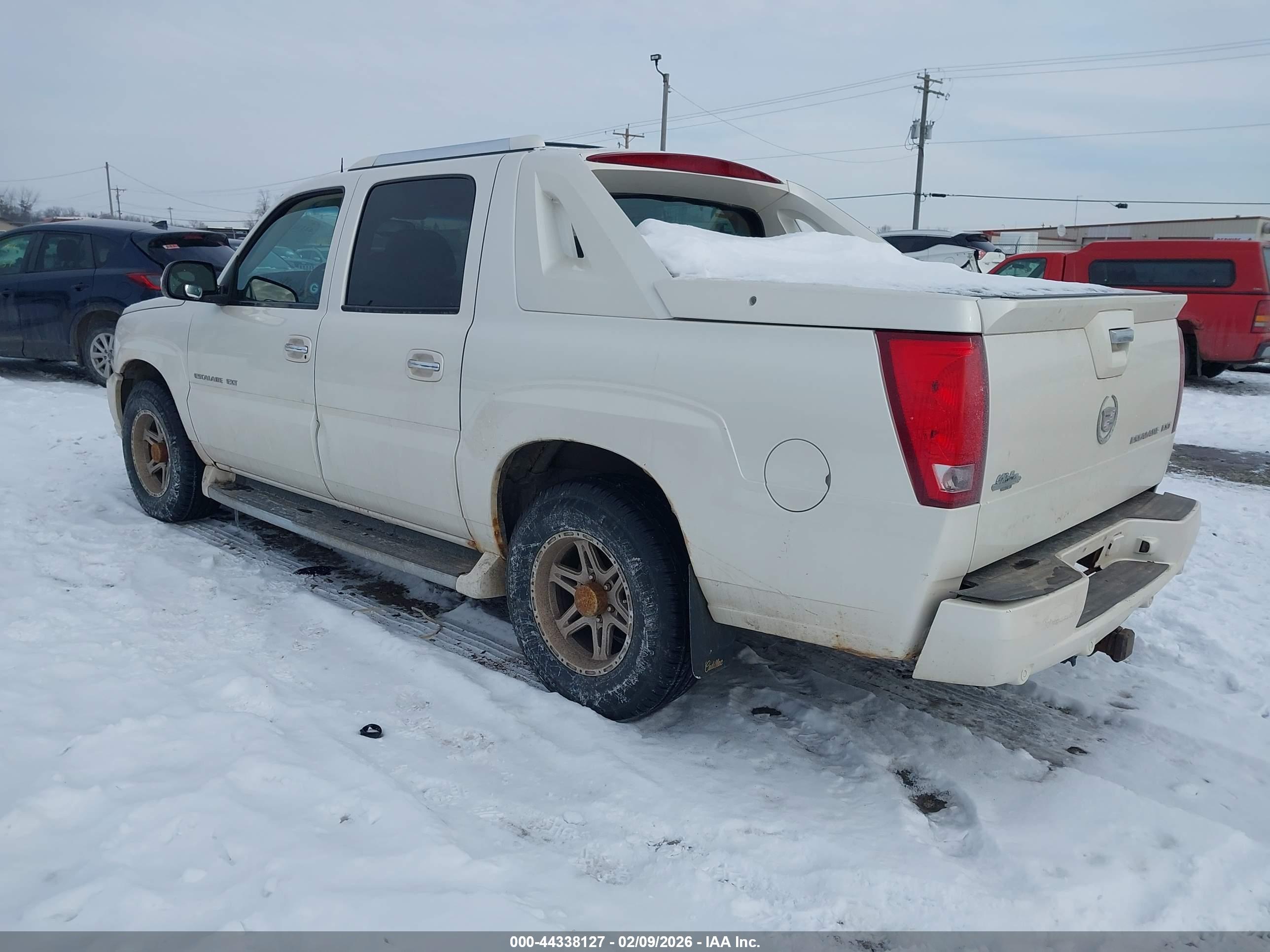 CADILLAC ESCALADE image 3