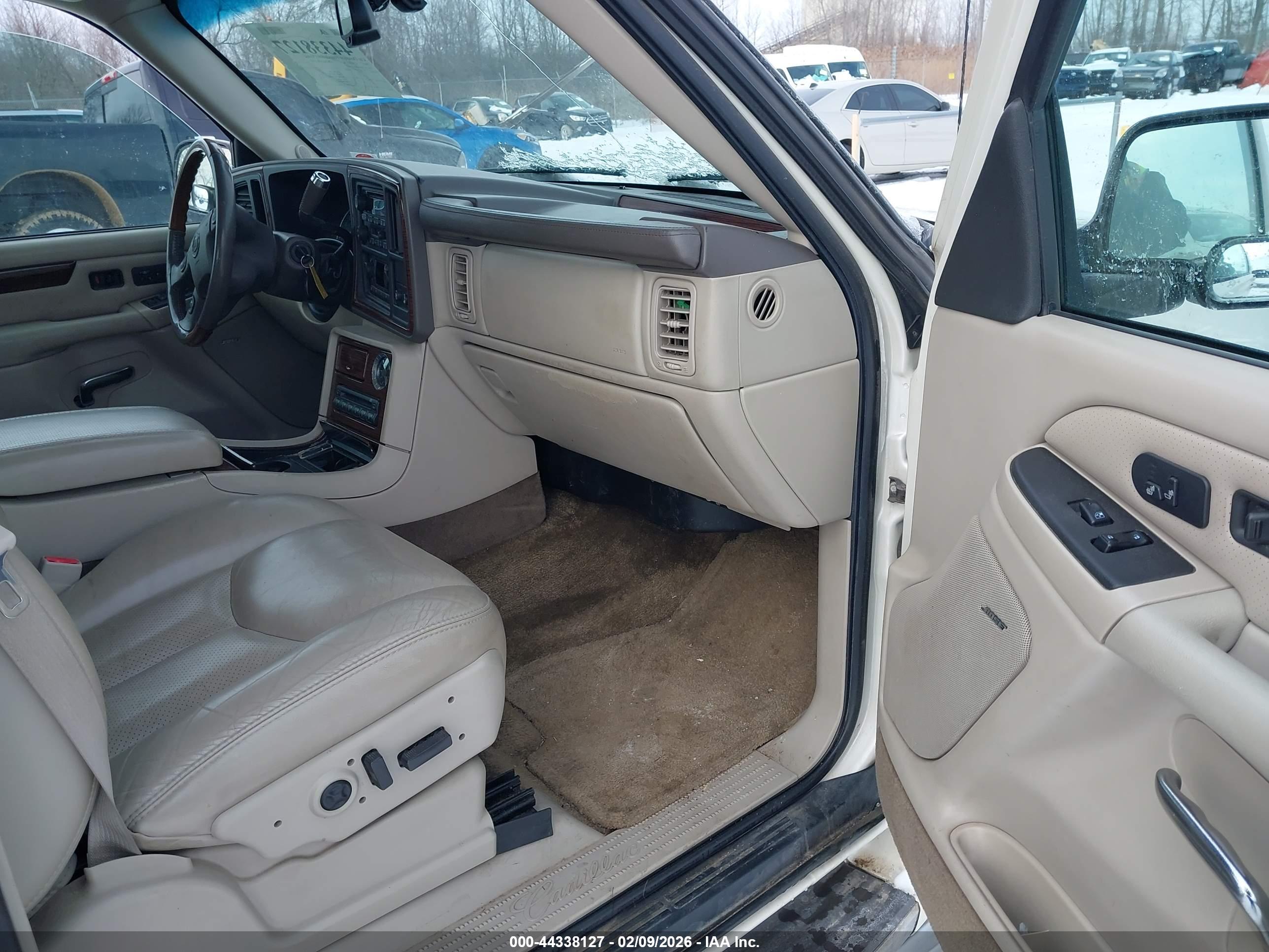 CADILLAC ESCALADE image 5