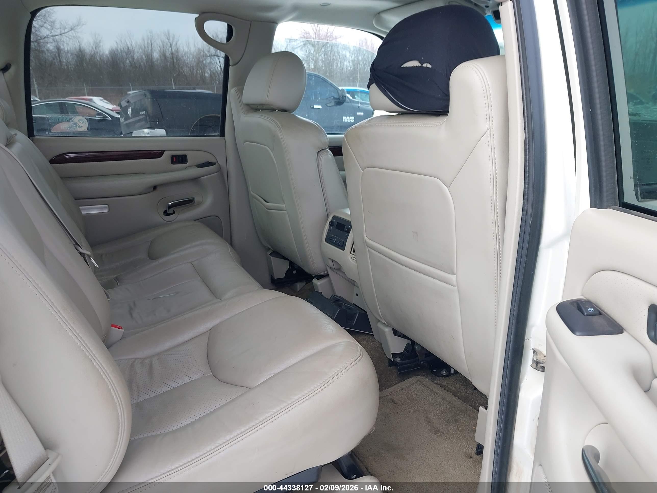 CADILLAC ESCALADE image 8