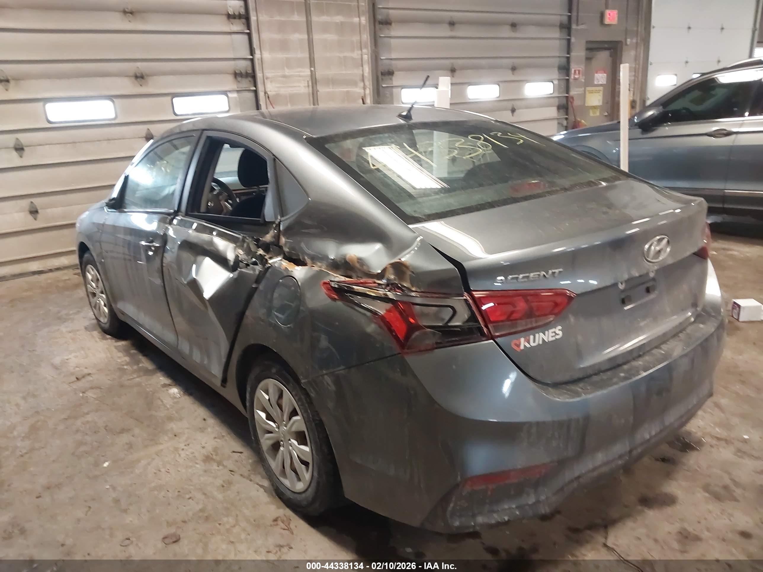 HYUNDAI ACCENT image 3
