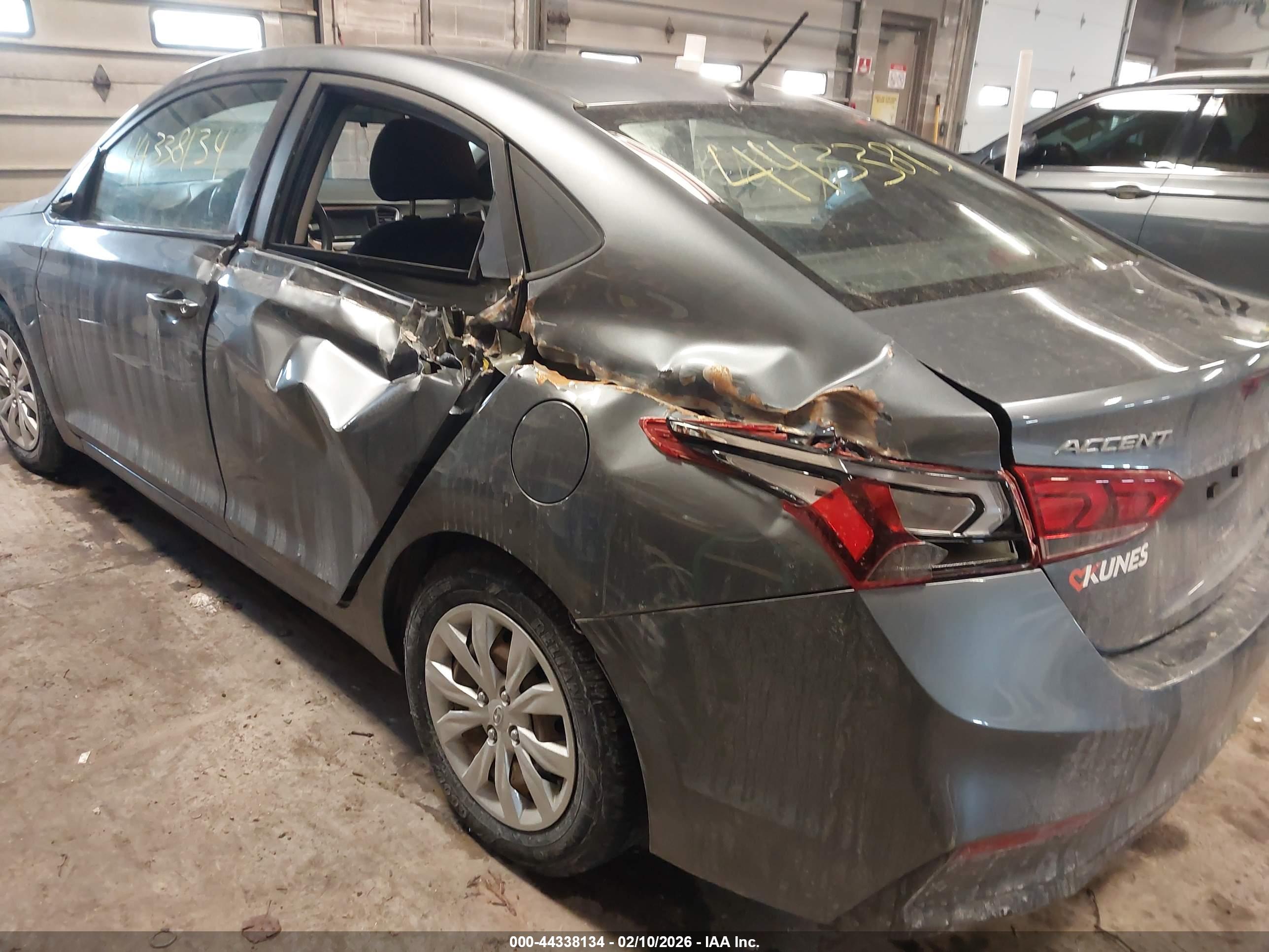 HYUNDAI ACCENT image 6