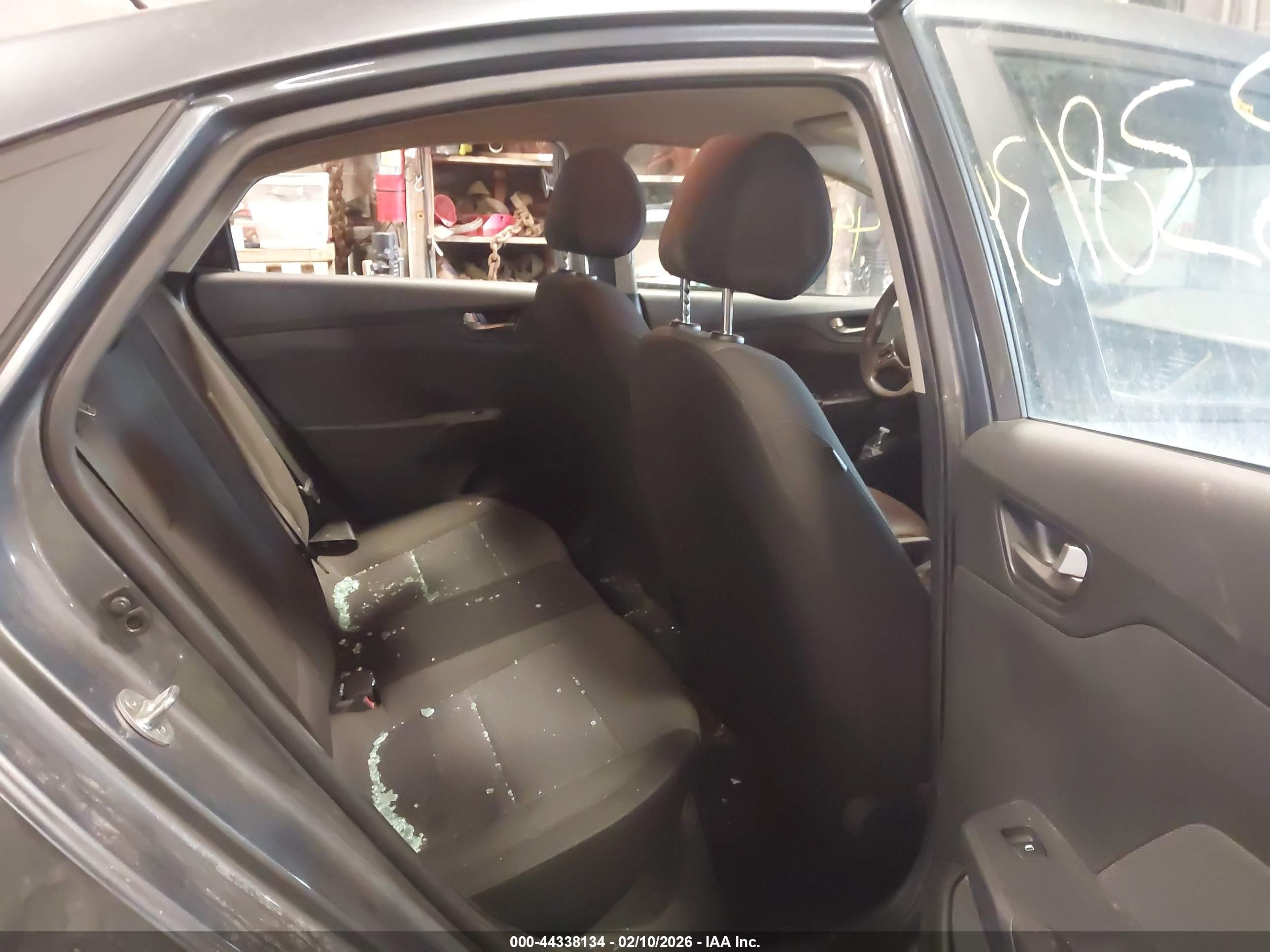 HYUNDAI ACCENT image 8