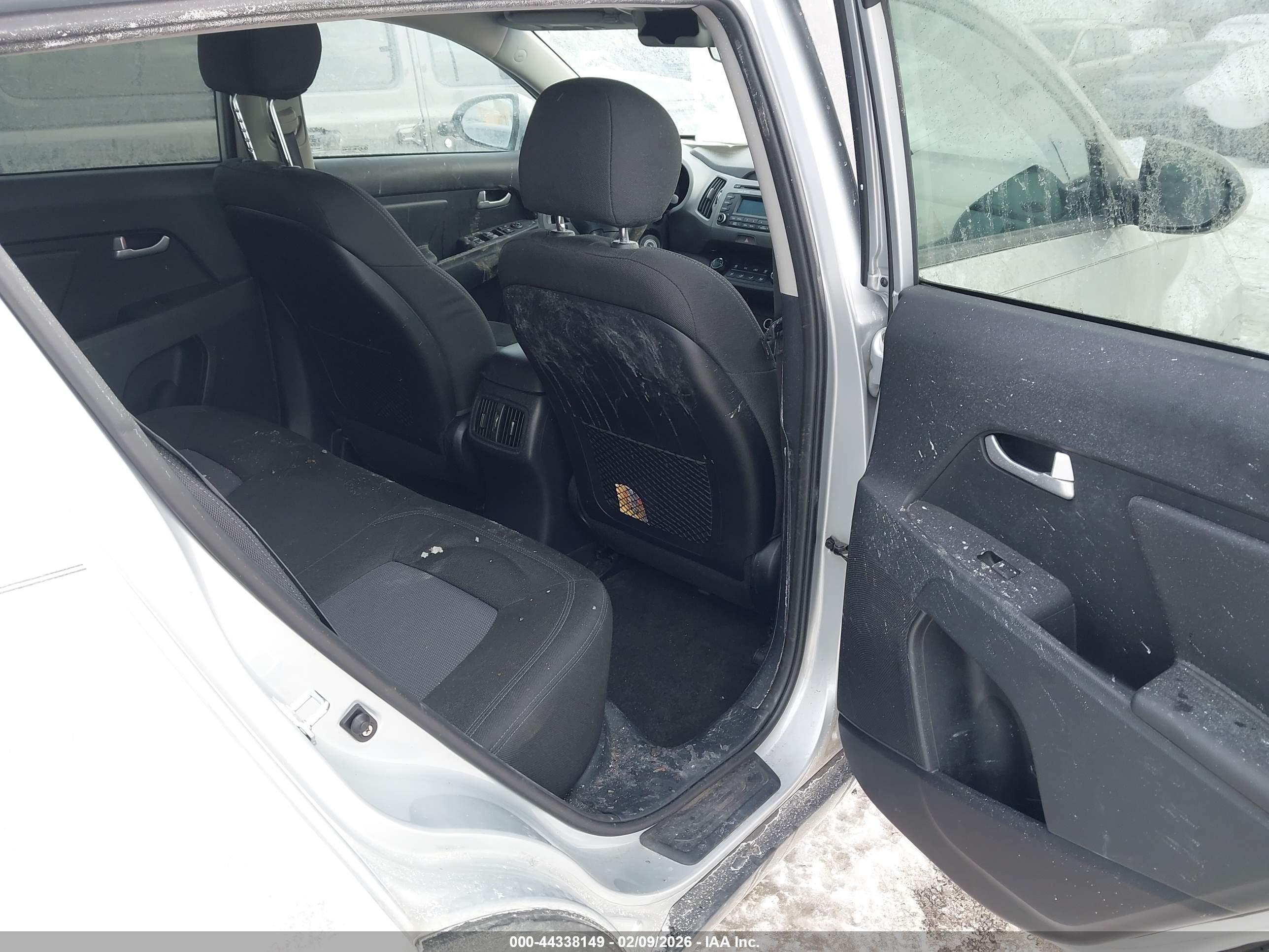 KIA SPORTAGE image 8