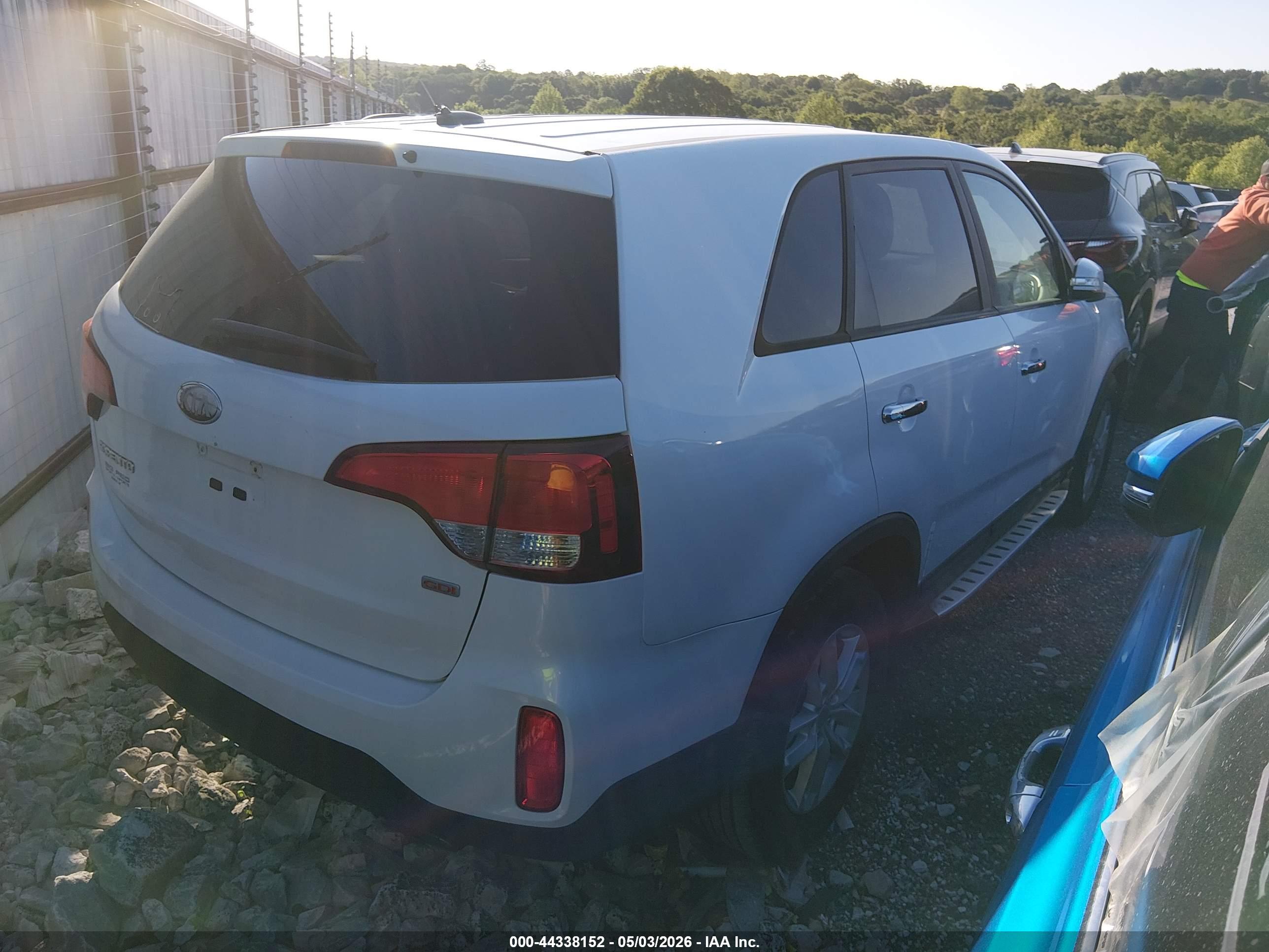 KIA SORENTO image 4