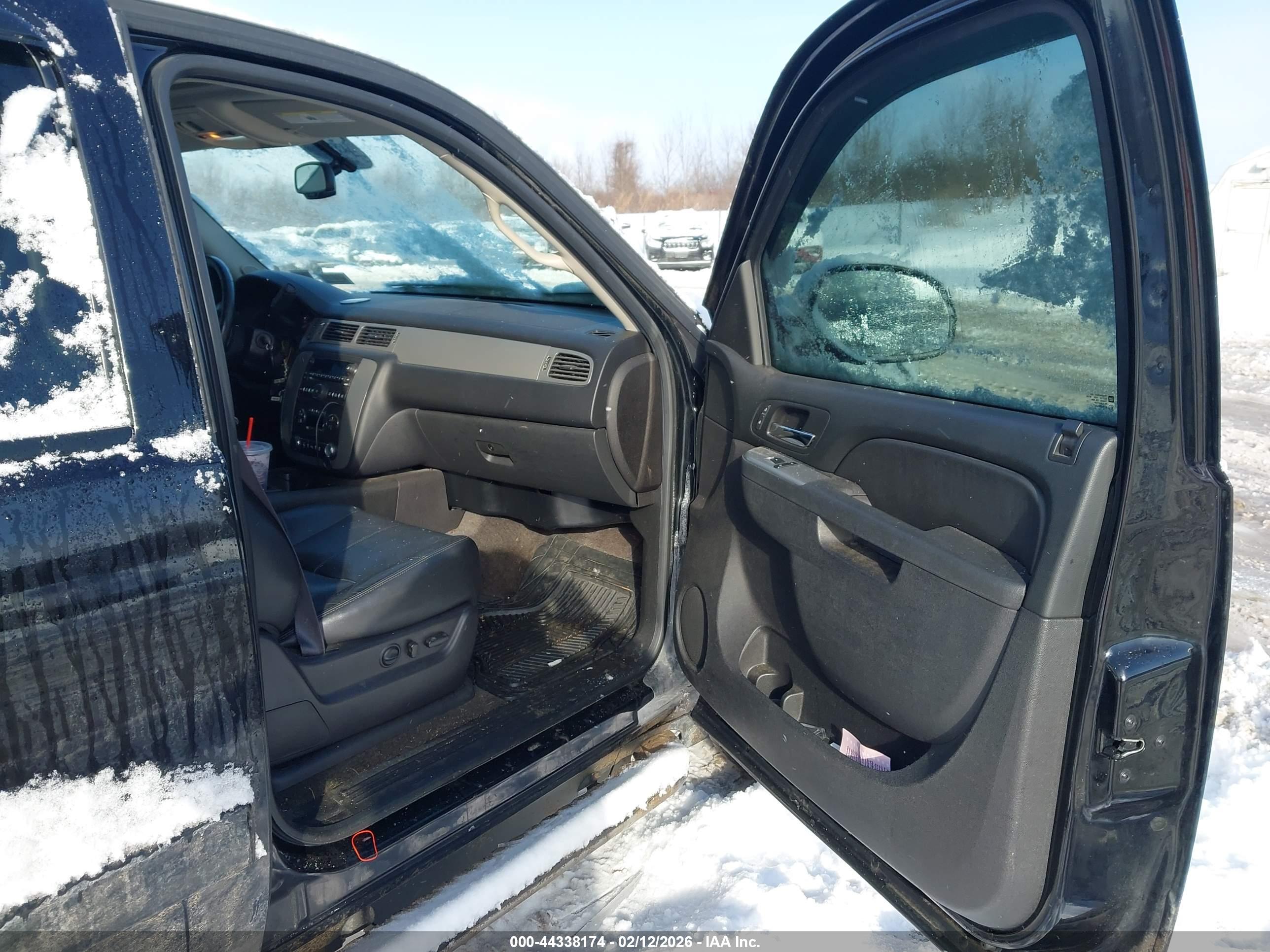CHEVROLET TAHOE image 5