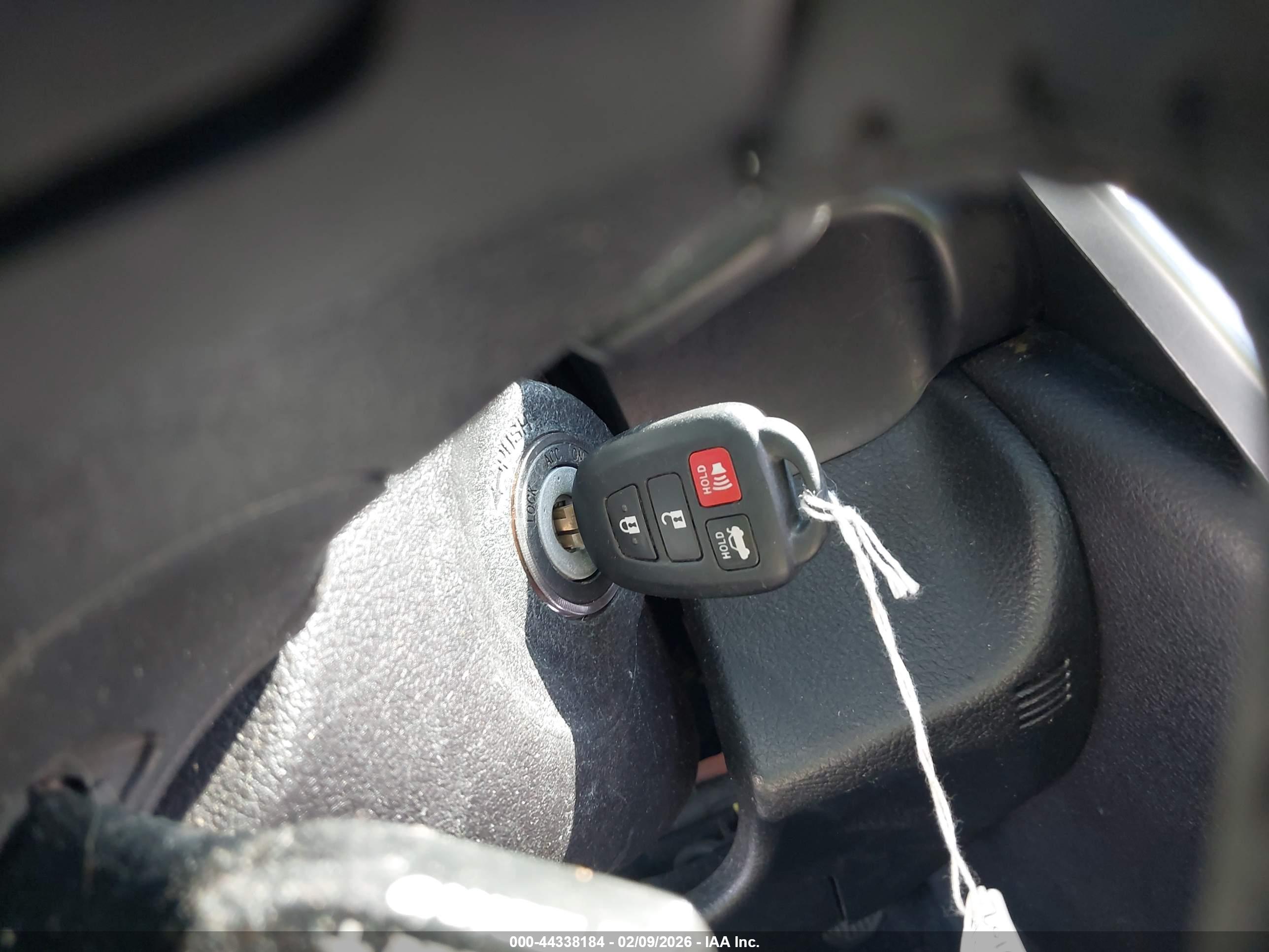 TOYOTA CAMRY image 11