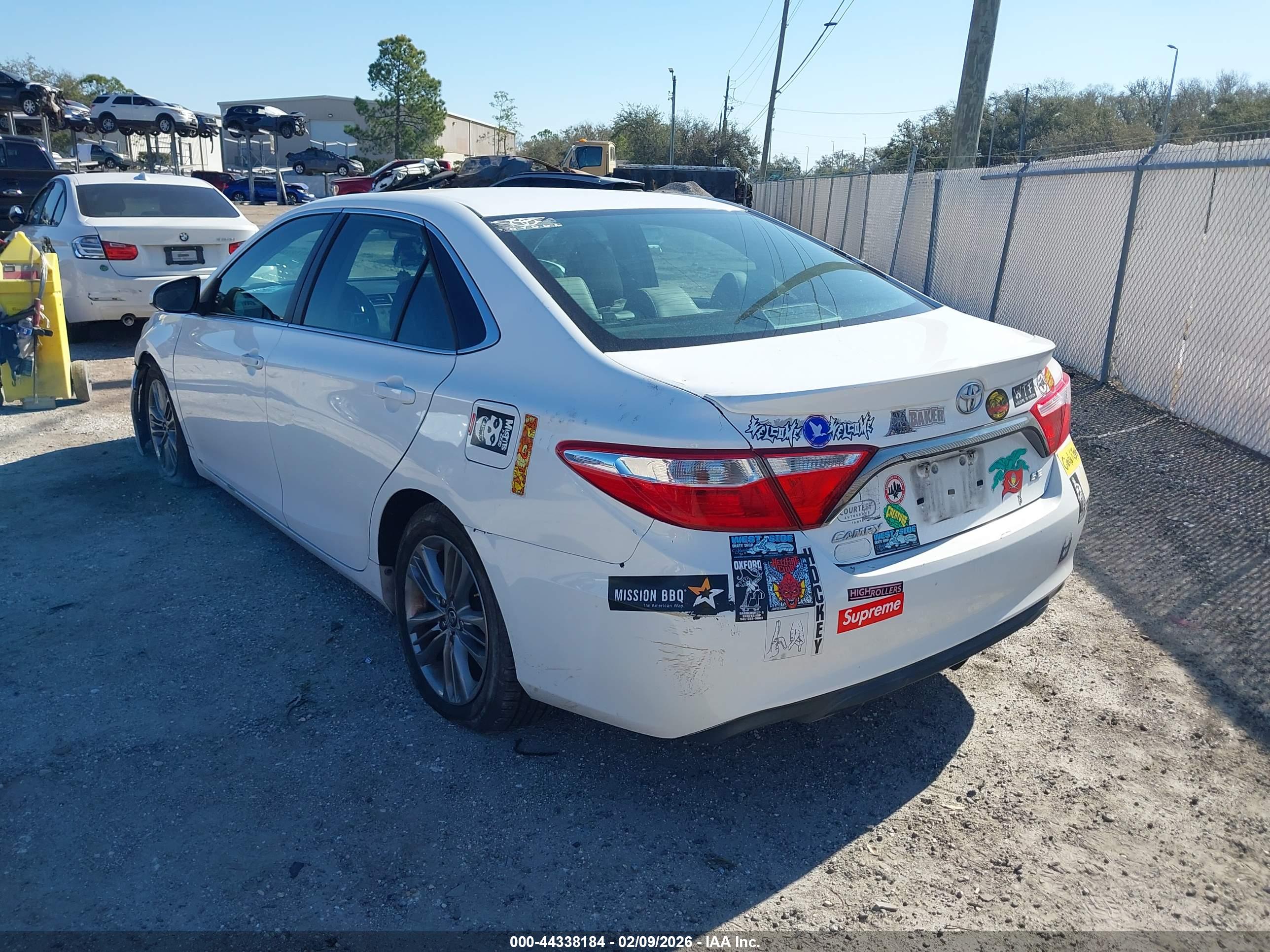TOYOTA CAMRY image 3