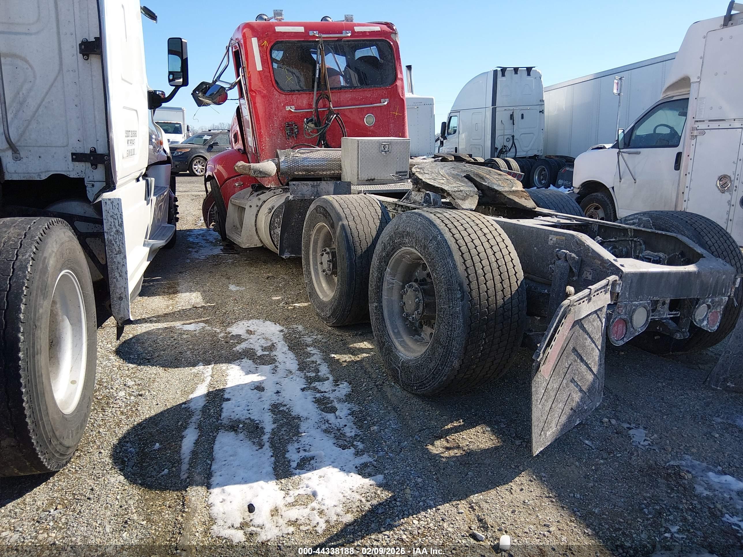 PETERBILT 384 image 3