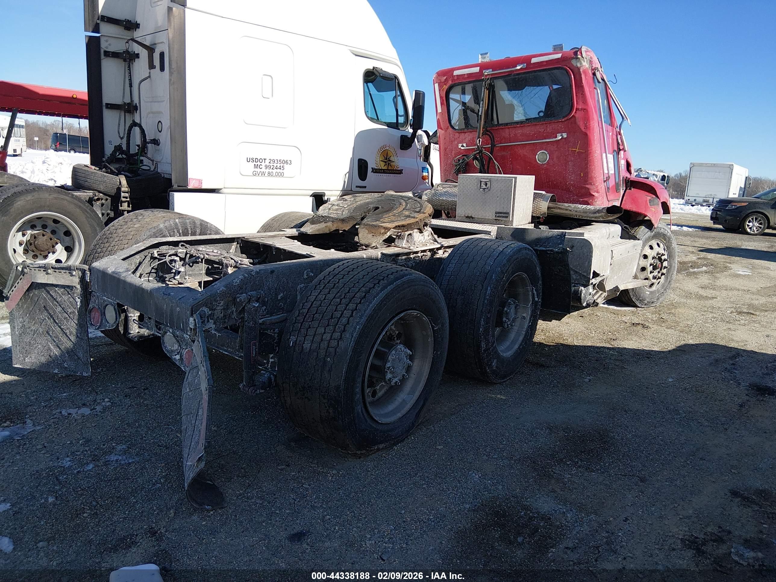 PETERBILT 384 image 4