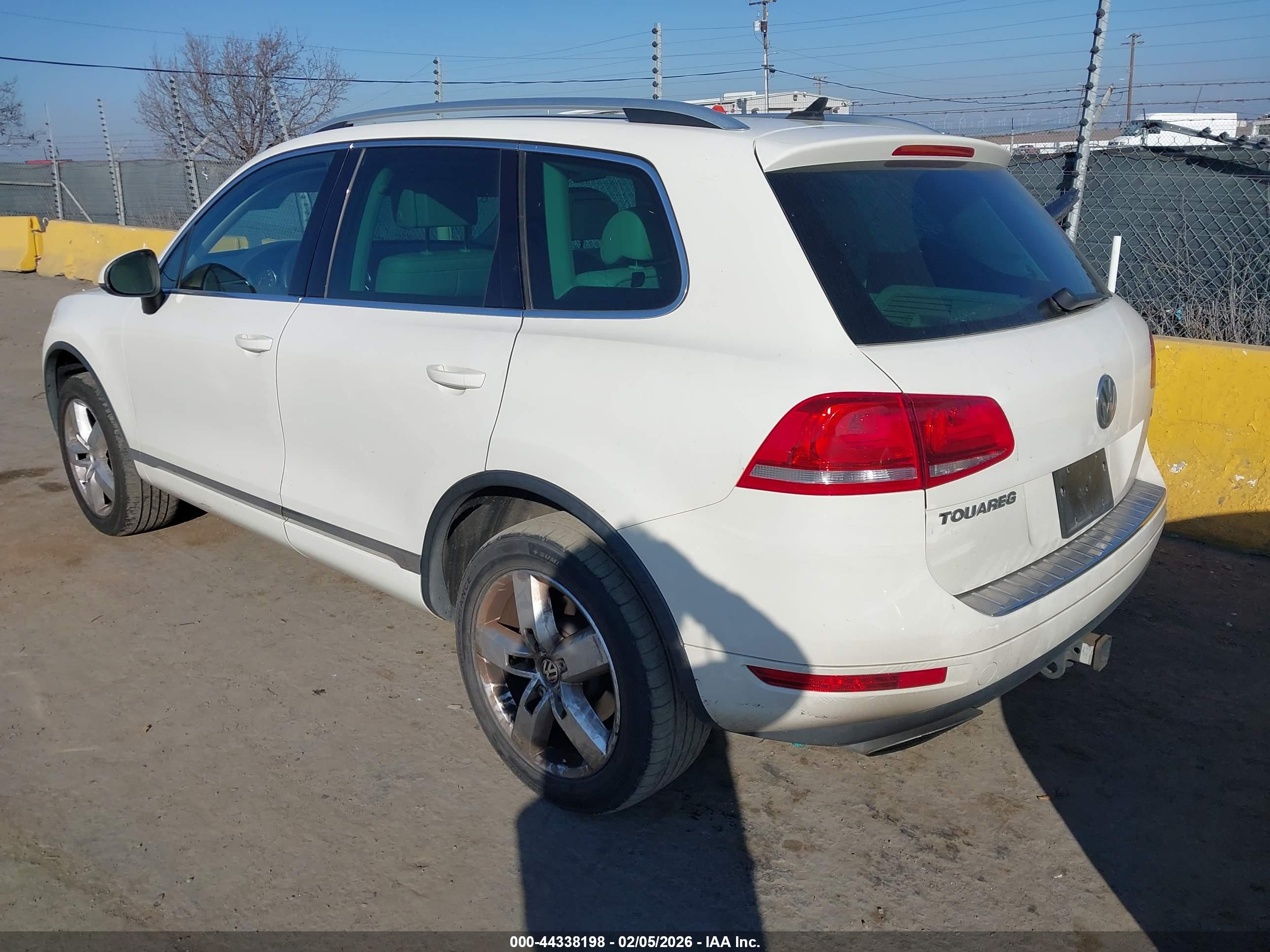 VOLKSWAGEN TOUAREG image 3