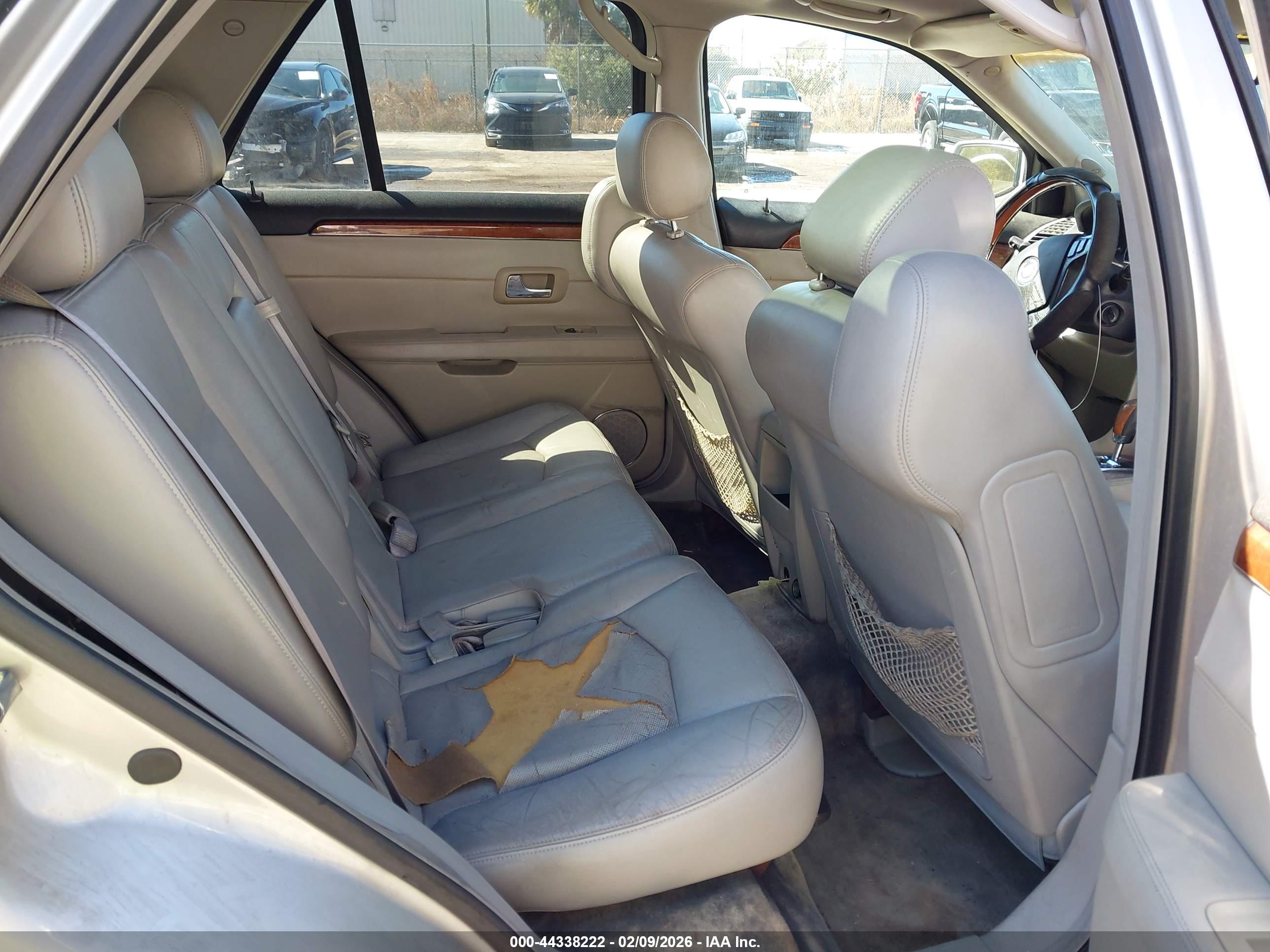 CADILLAC SRX image 8
