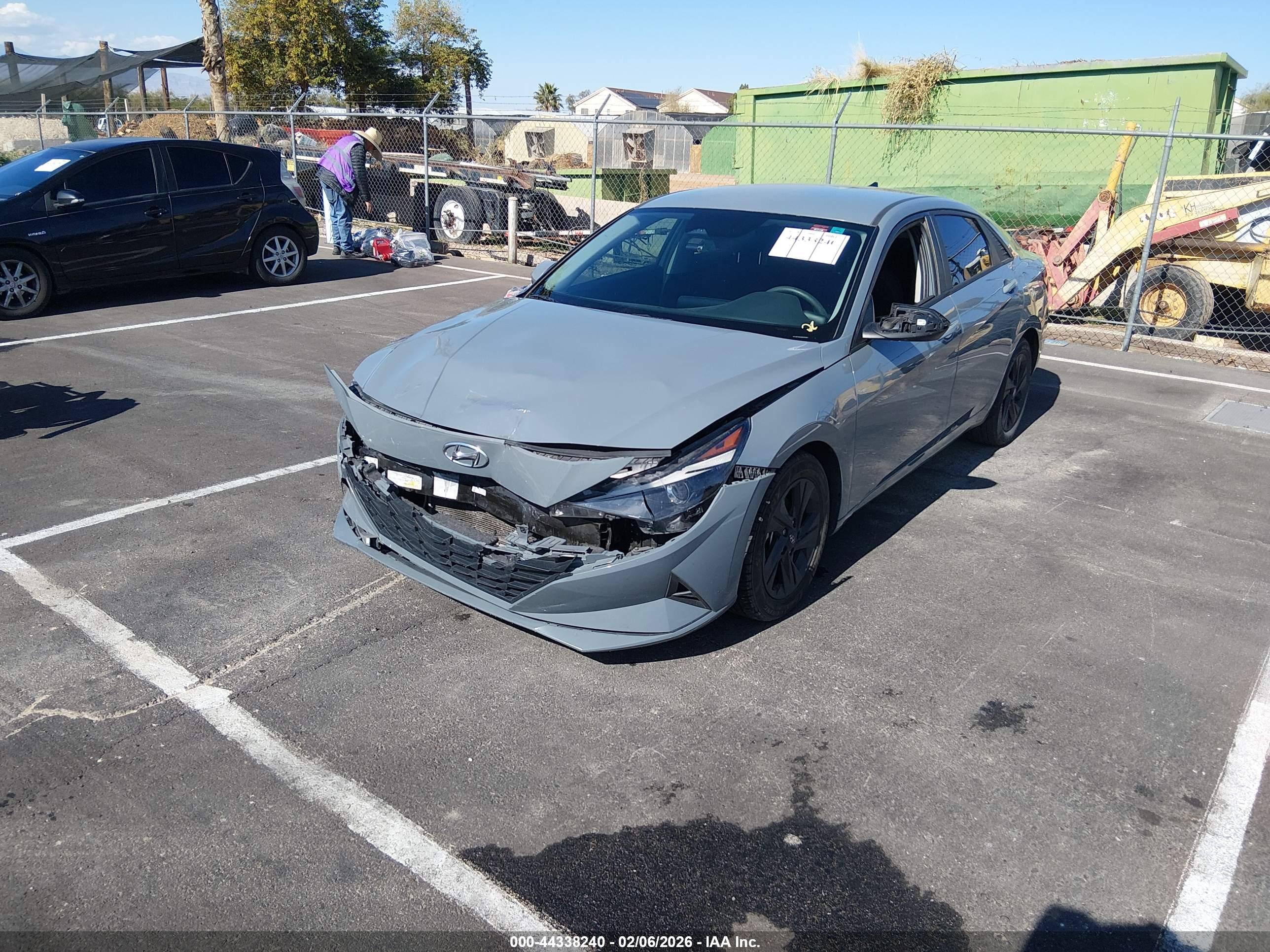 HYUNDAI ELANTRA image 2