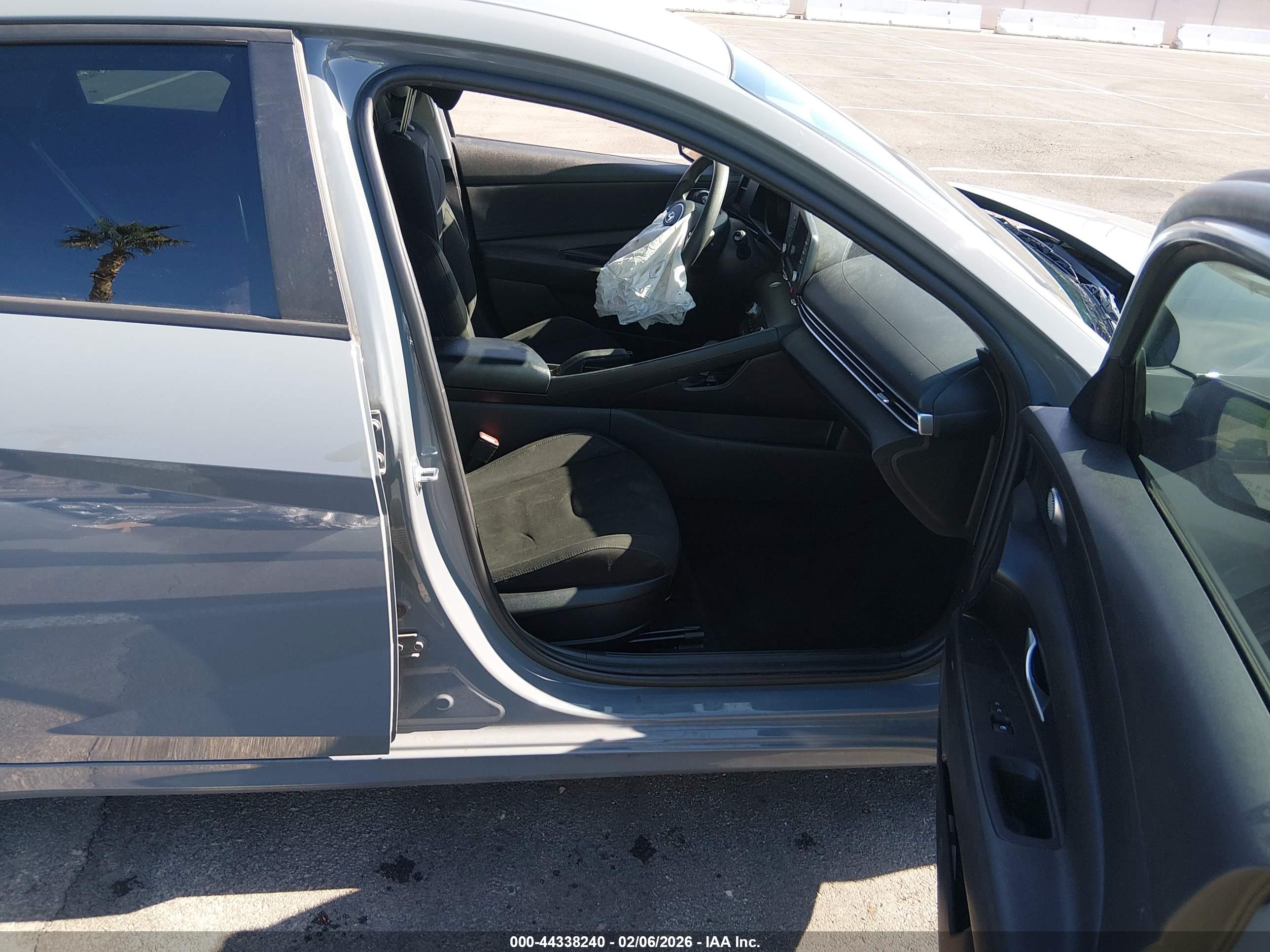 HYUNDAI ELANTRA image 5